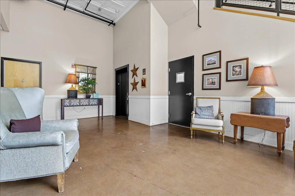 319 Campbell AVE SW #101 - Photo 23