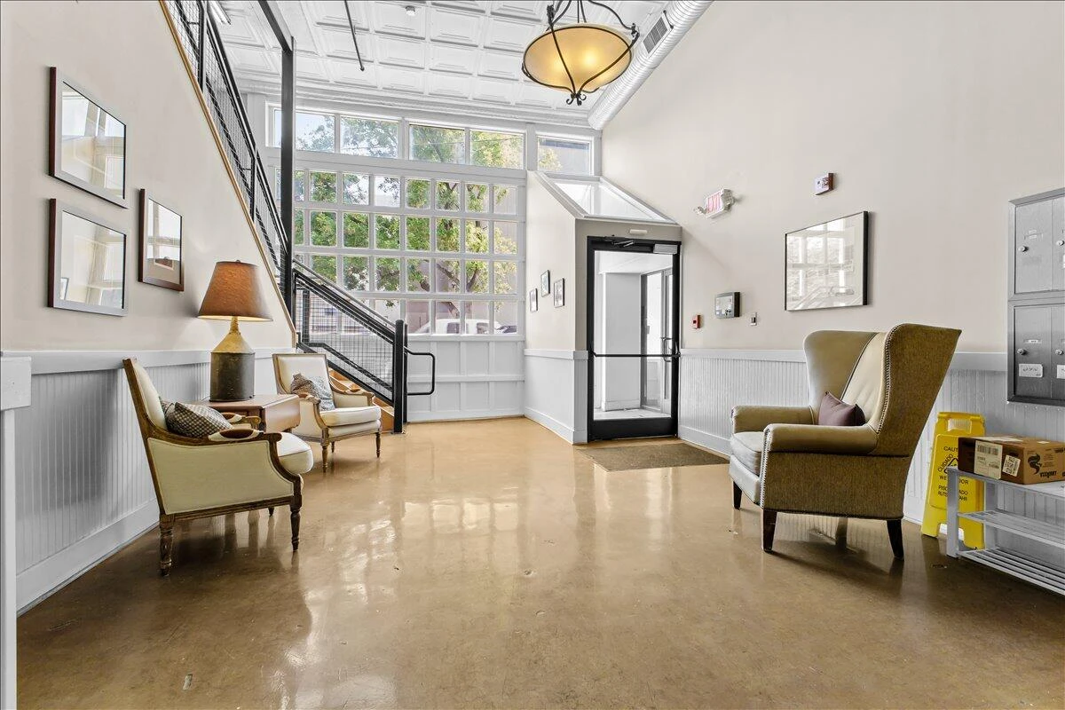 319 Campbell AVE SW #101 - Photo 24