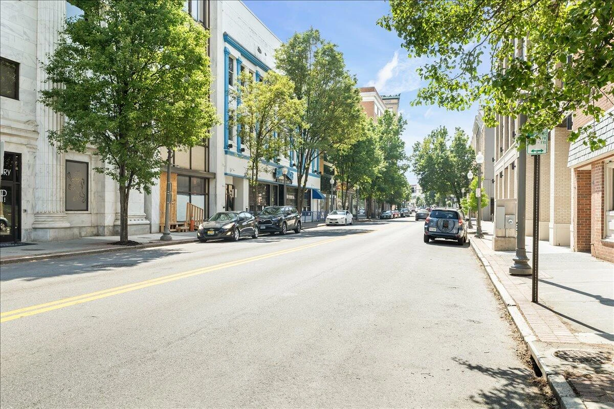 319 Campbell AVE SW #101 - Photo 31