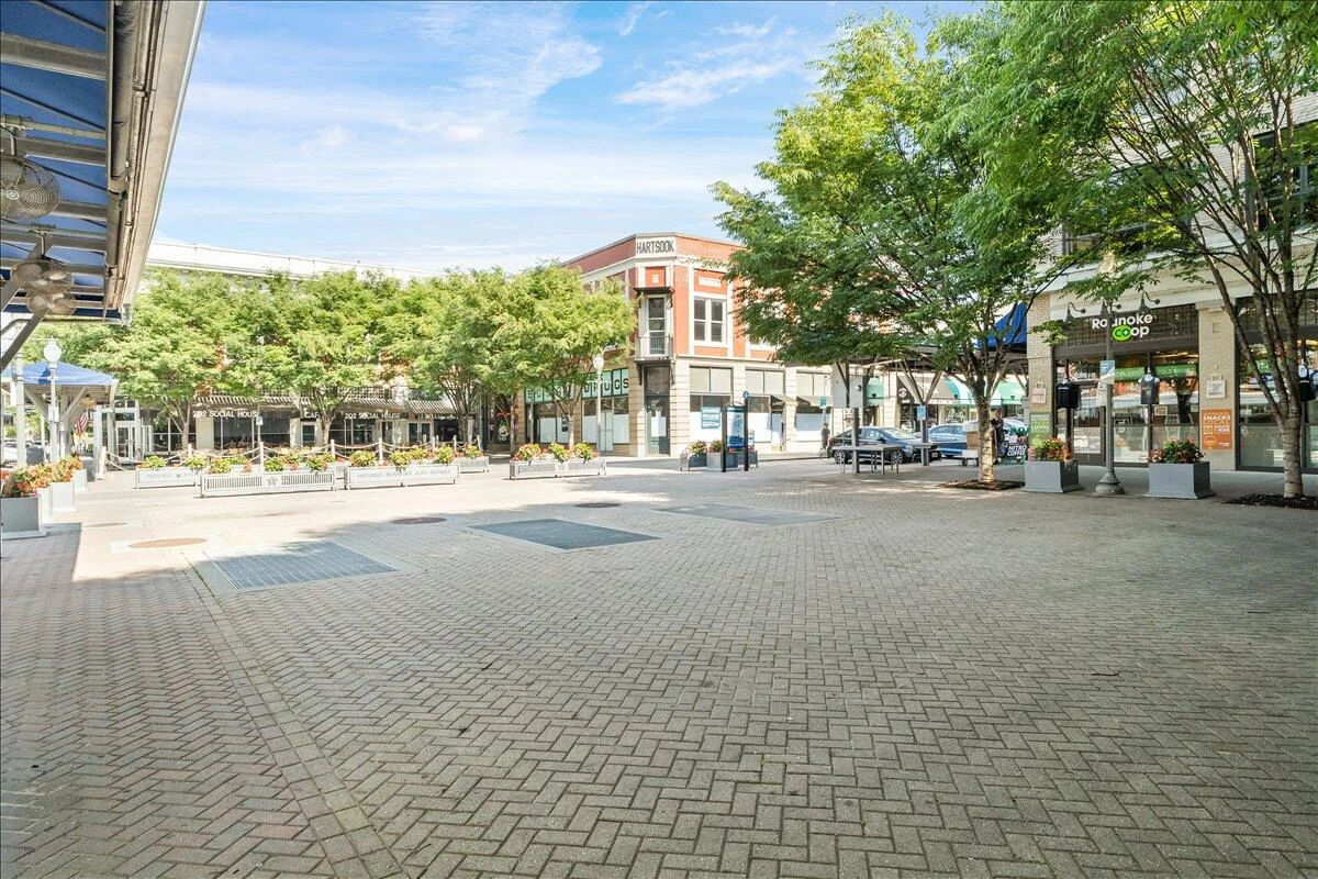 319 Campbell AVE SW #101 - Photo 36