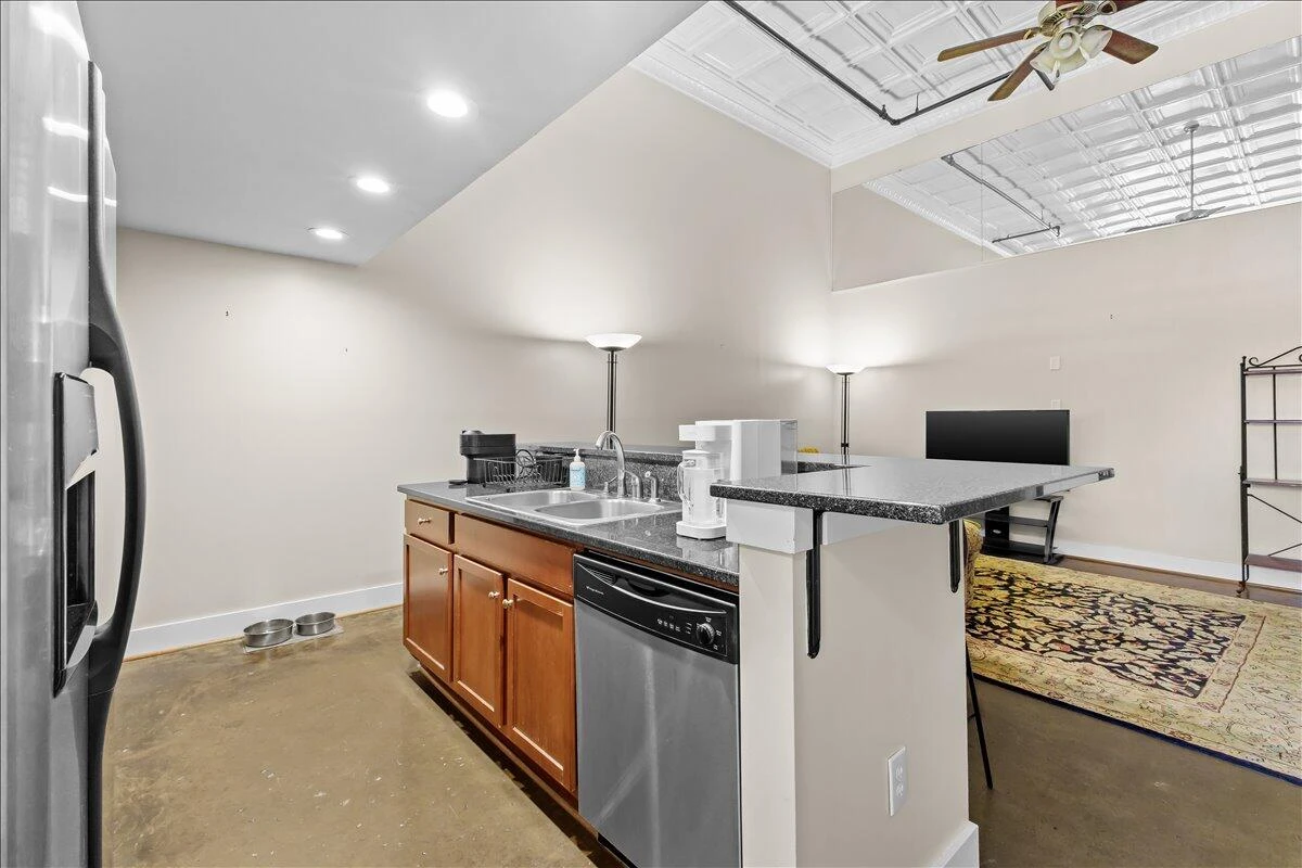 319 Campbell AVE SW #101 - Photo 7