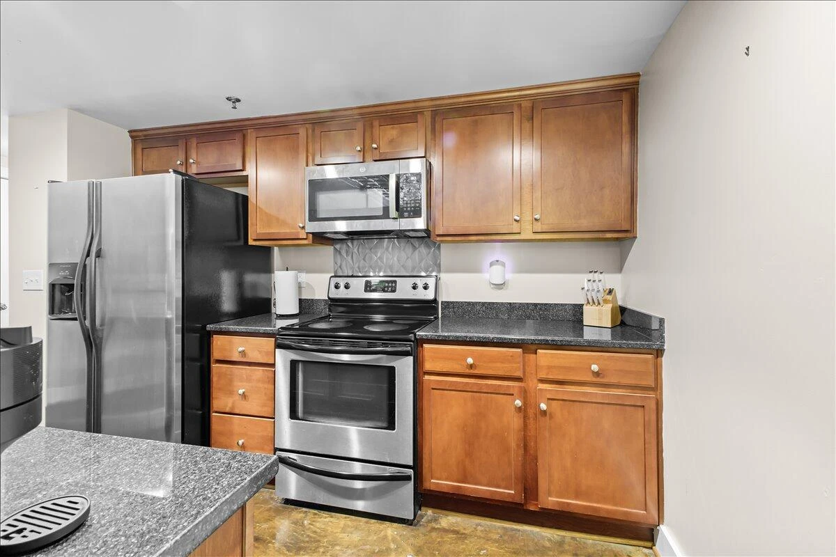 319 Campbell AVE SW #101 - Photo 9