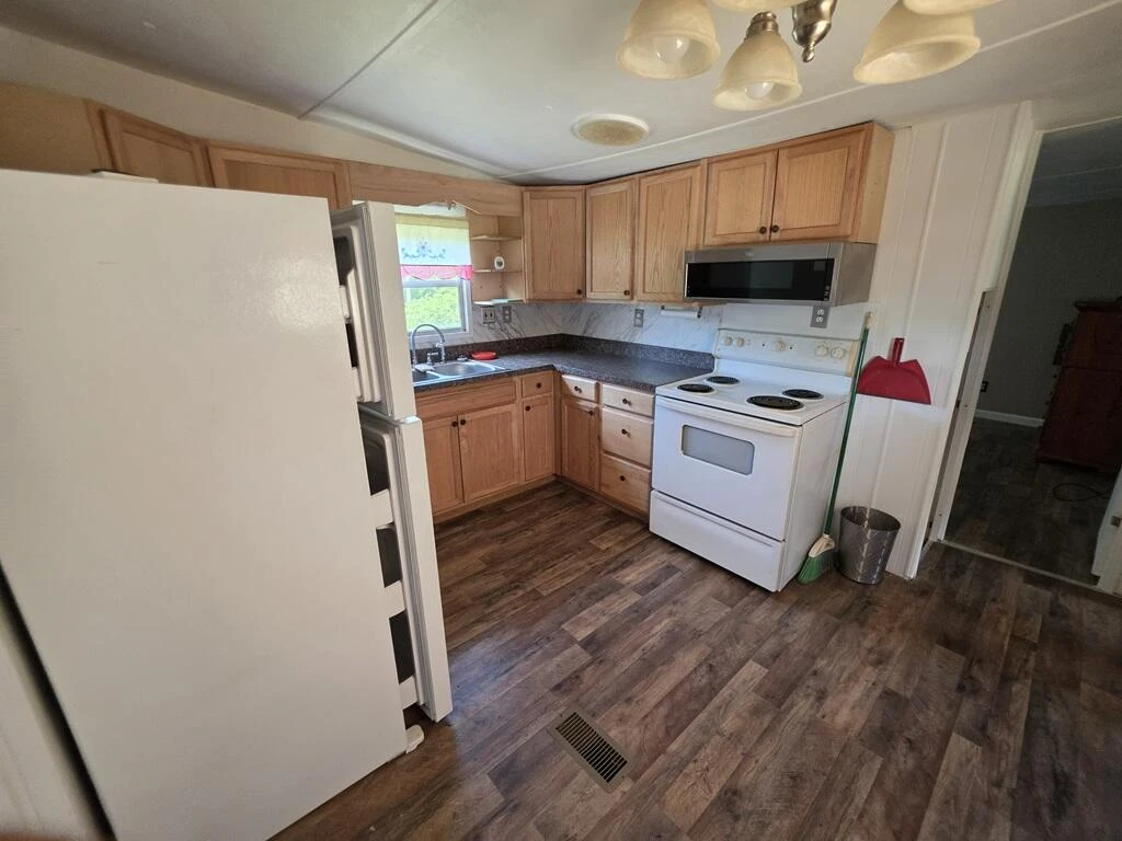 369 Glenview DR - Photo 17