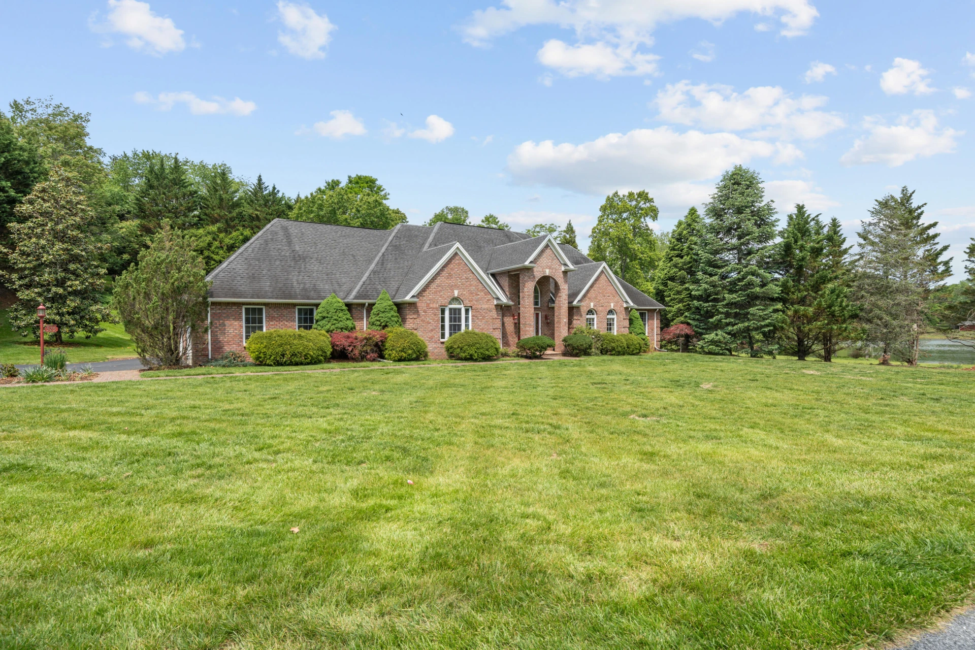 525 Orchard Lake DR - Photo 2
