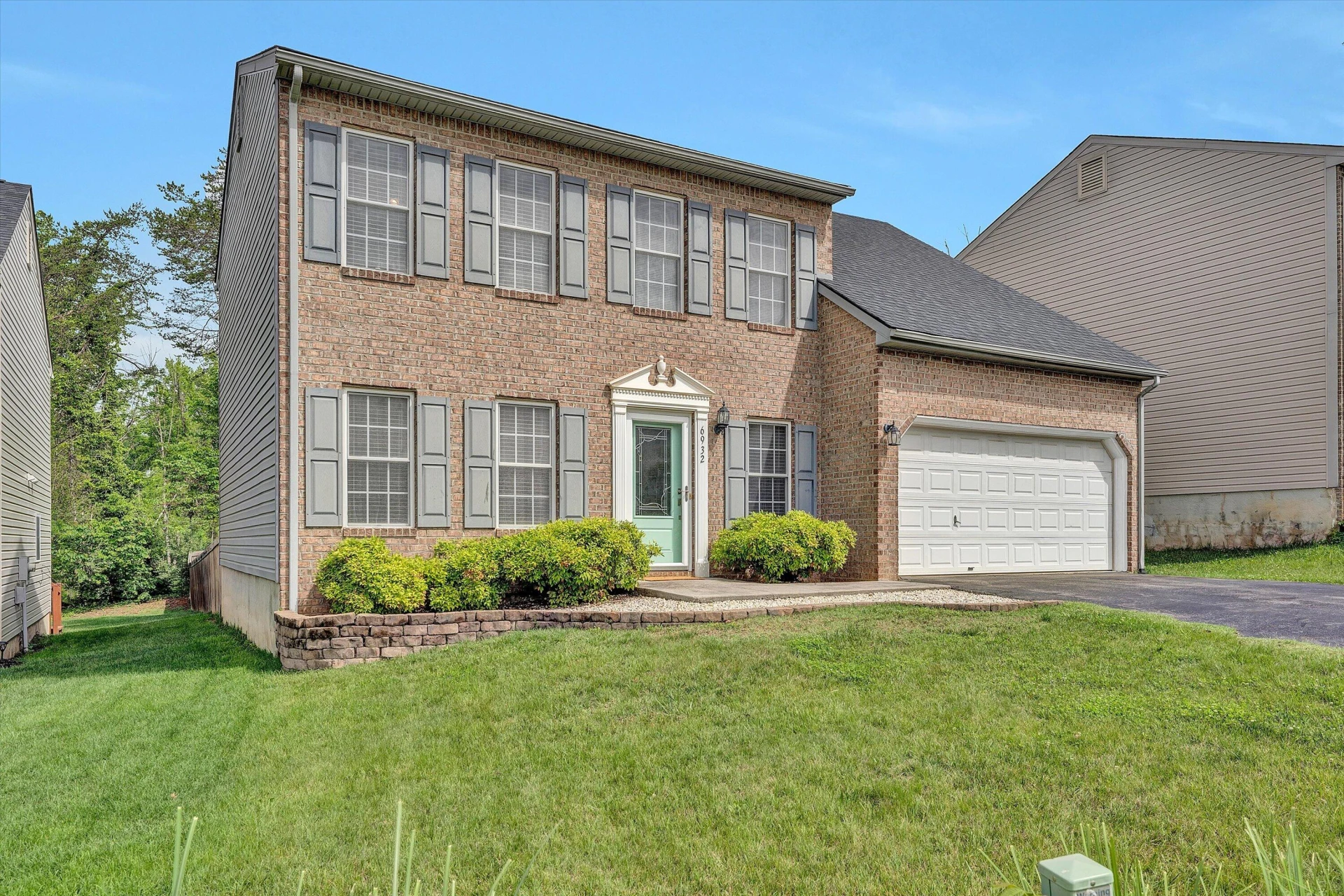 6932 Linn DR