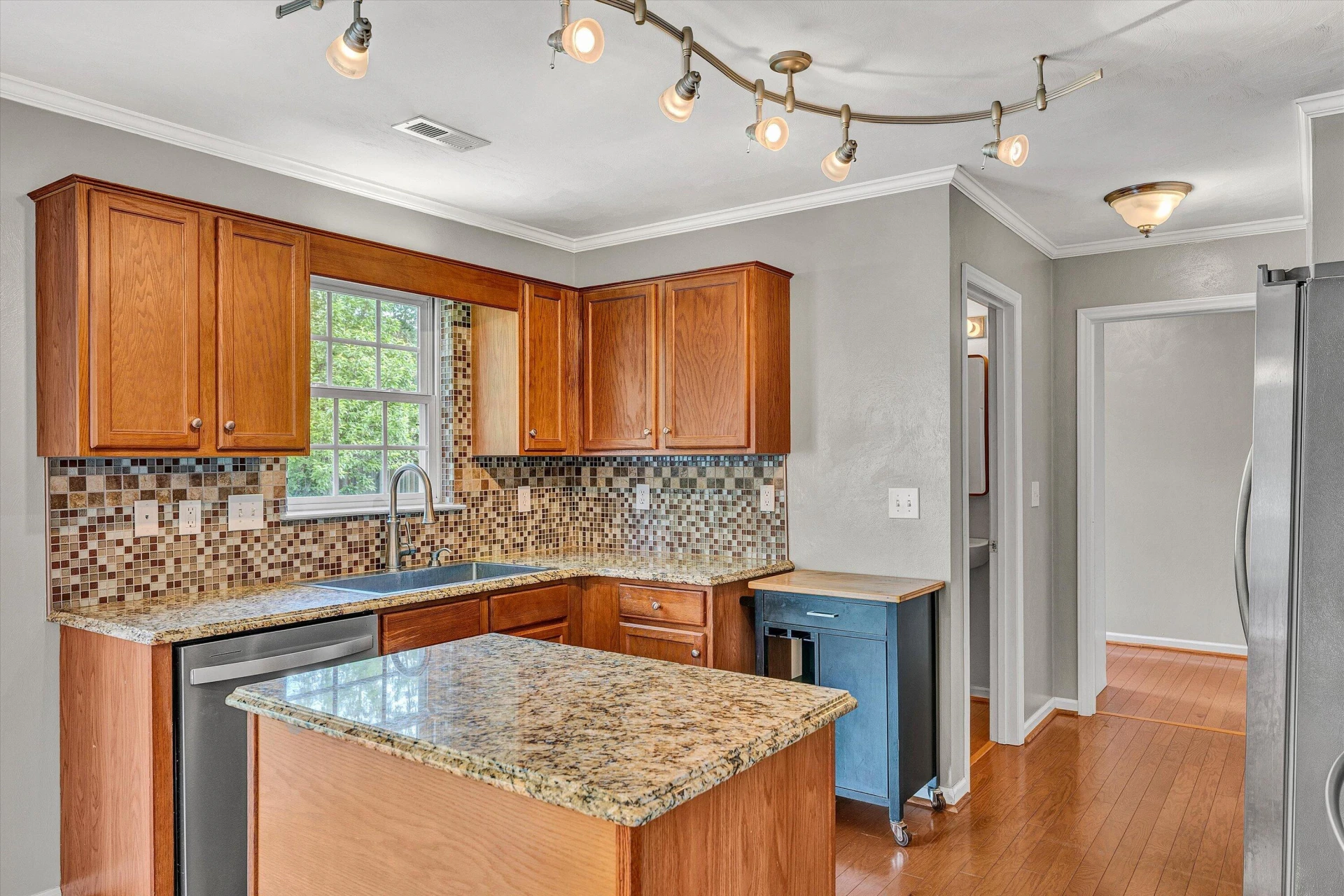 6932 Linn DR - Photo 5