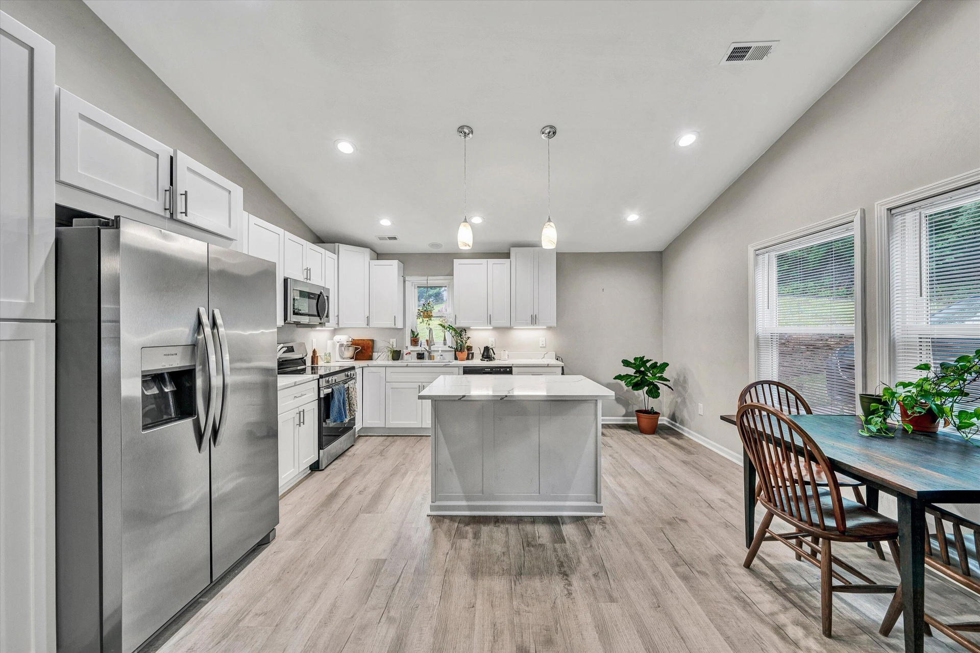 1718 Dundee AVE SE - Photo 6