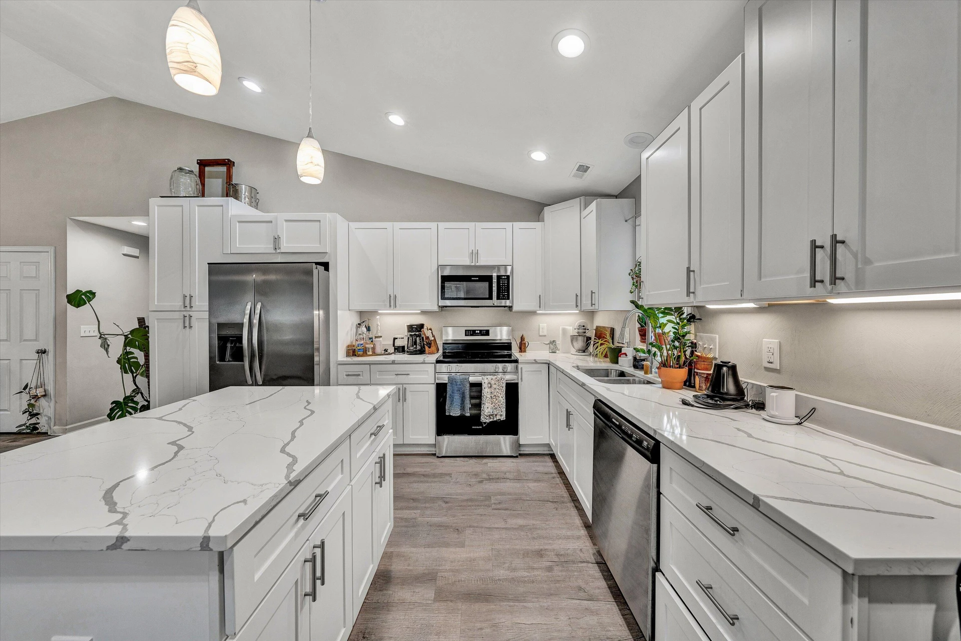 1718 Dundee AVE SE - Photo 8