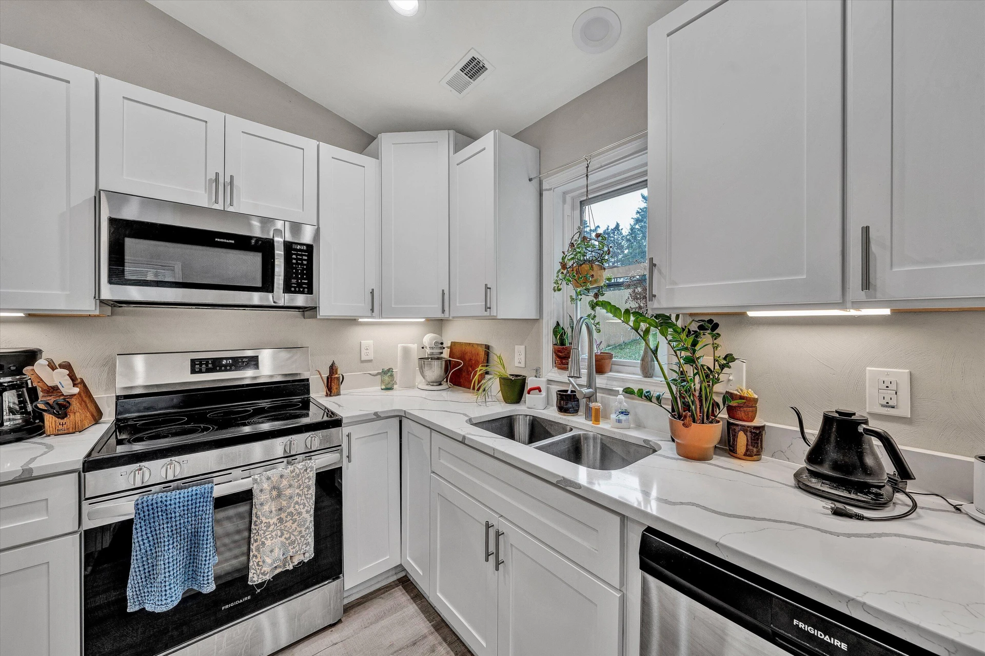 1718 Dundee AVE SE - Photo 9