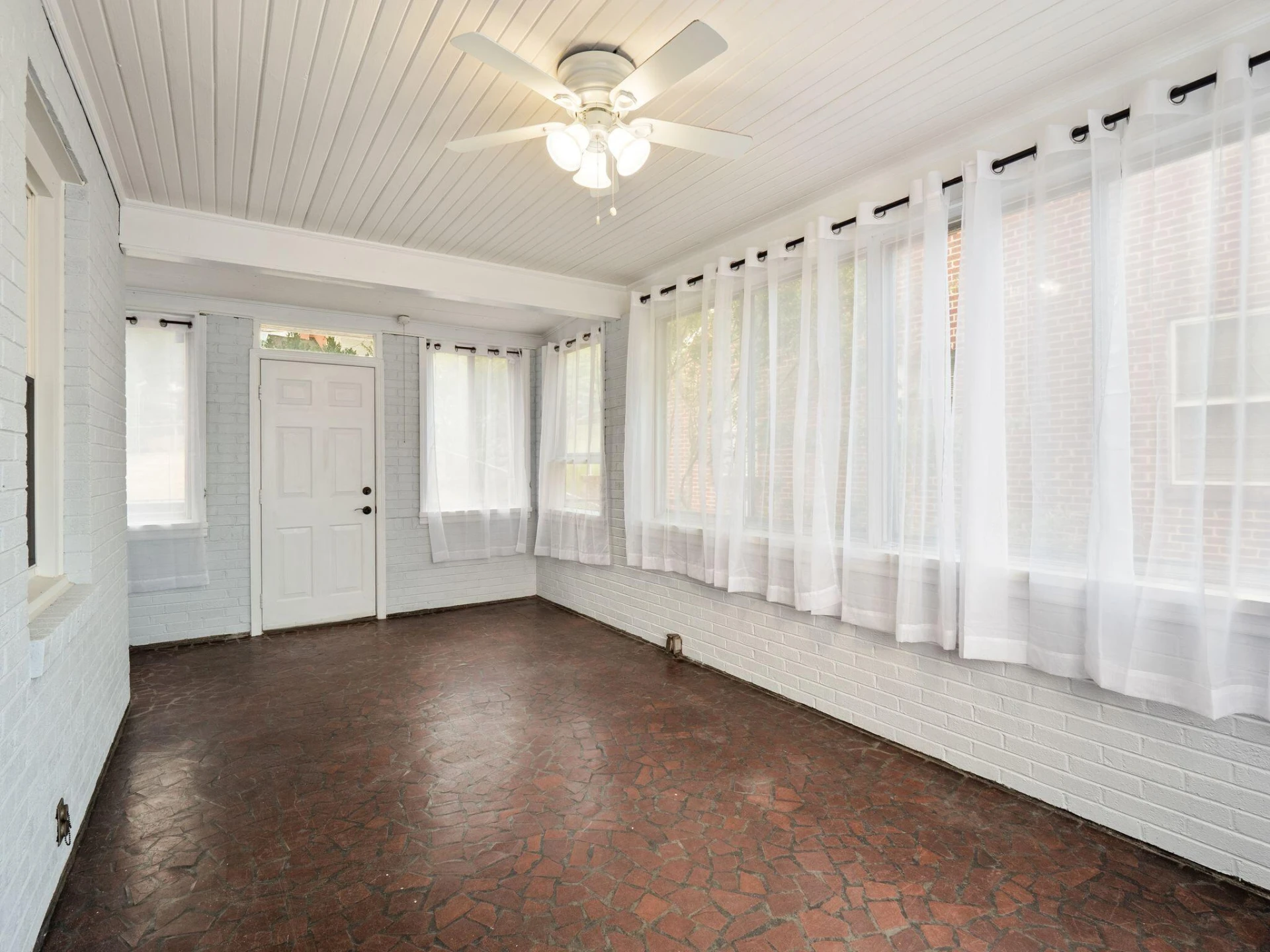2421 Brandon AVE SW - Photo 12