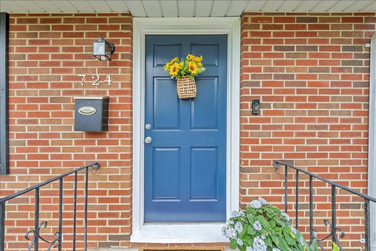 724 Vine ST - Photo 2