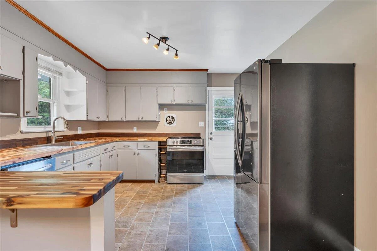 724 Vine ST - Photo 8