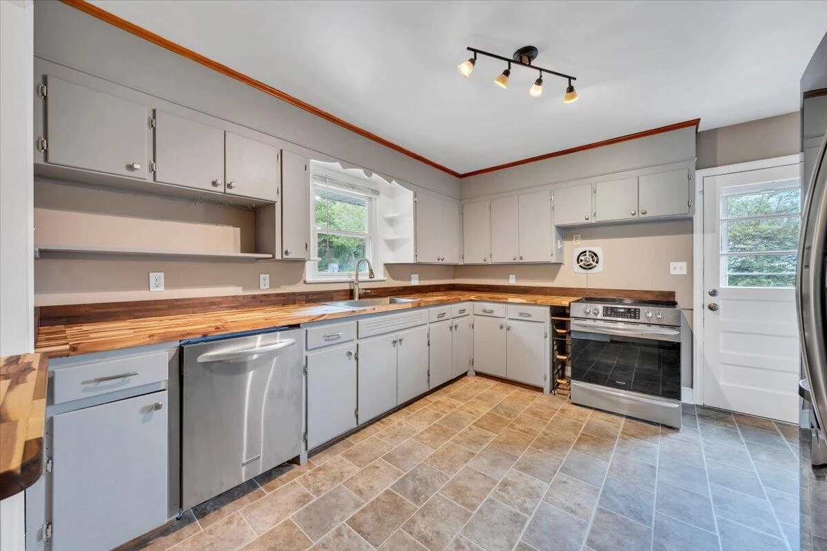 724 Vine ST - Photo 9