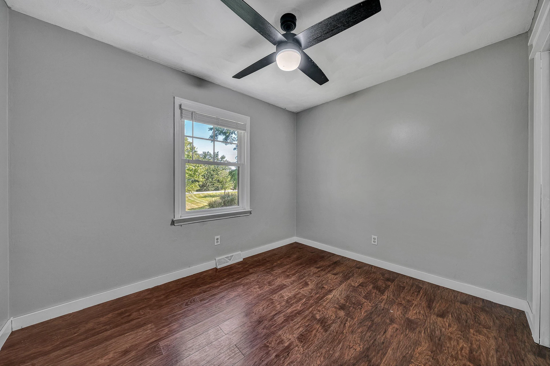 1410 Lakeridge CIR - Photo 32
