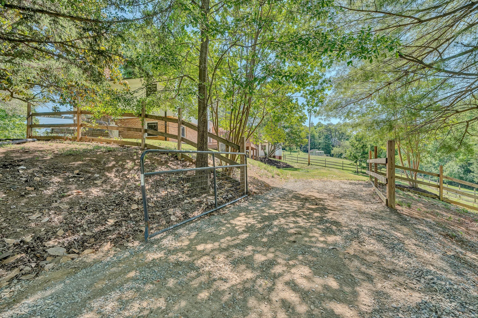 1410 Lakeridge CIR - Photo 51