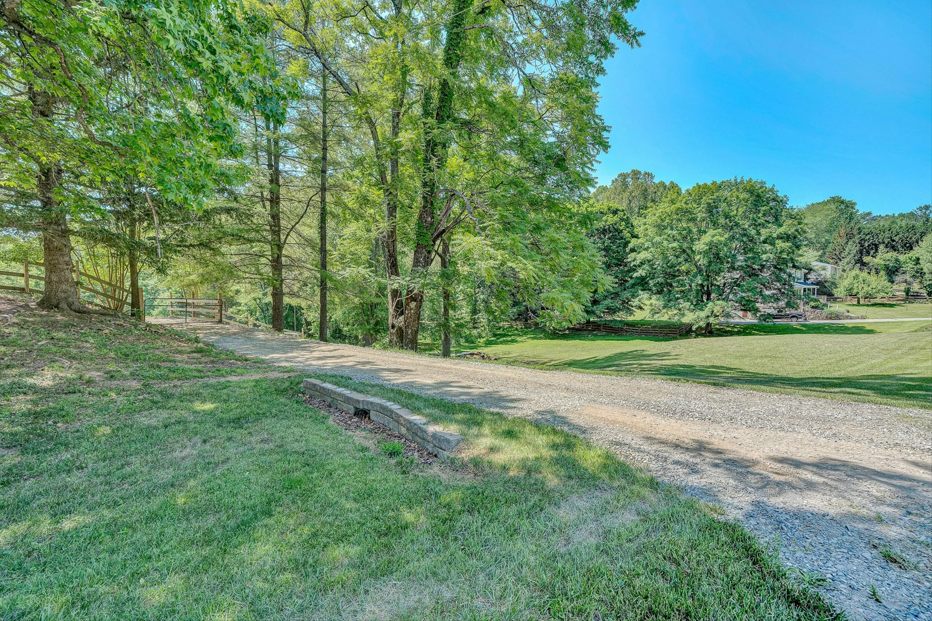 1410 Lakeridge CIR - Photo 52