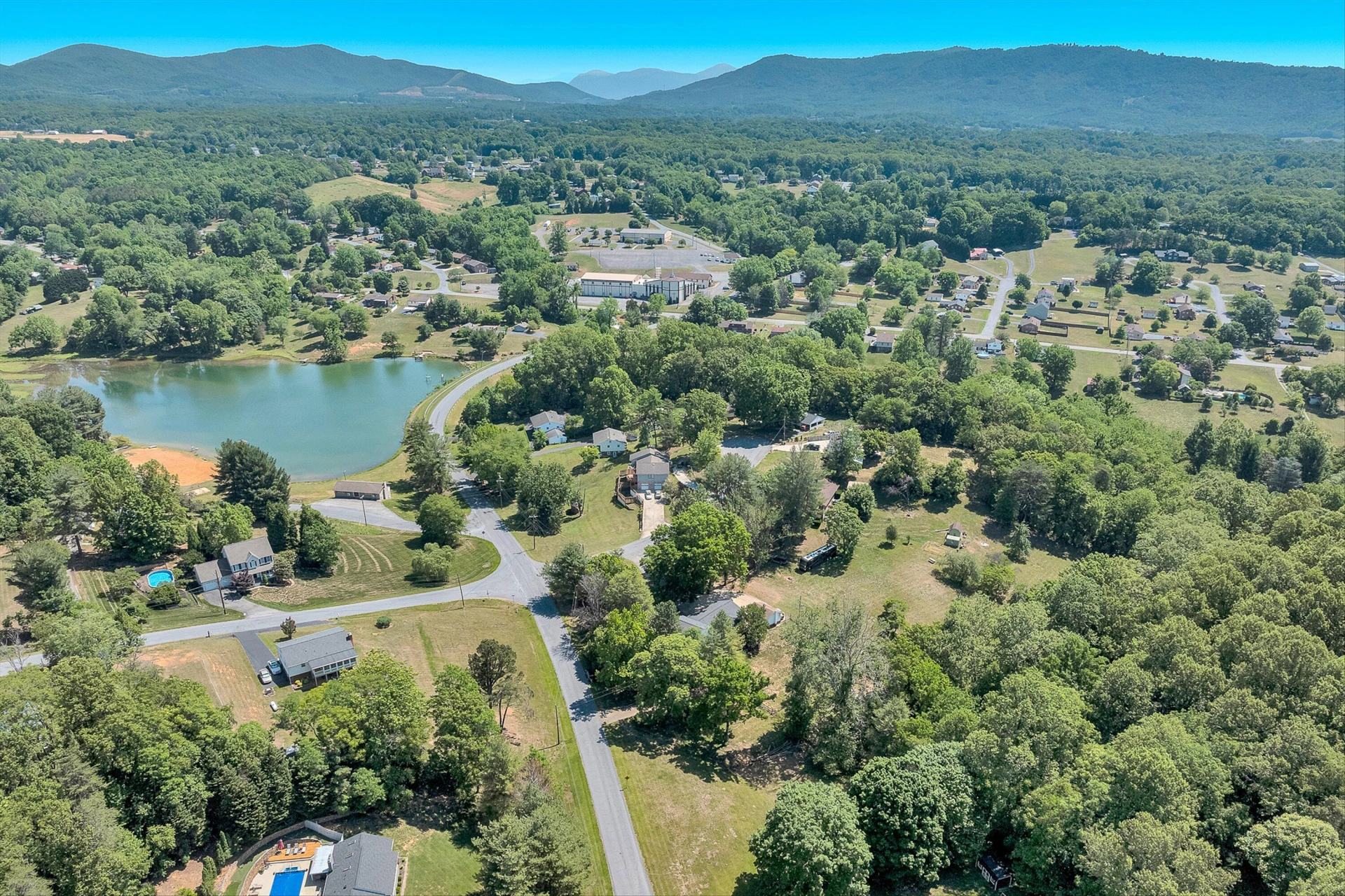 1410 Lakeridge CIR - Photo 56