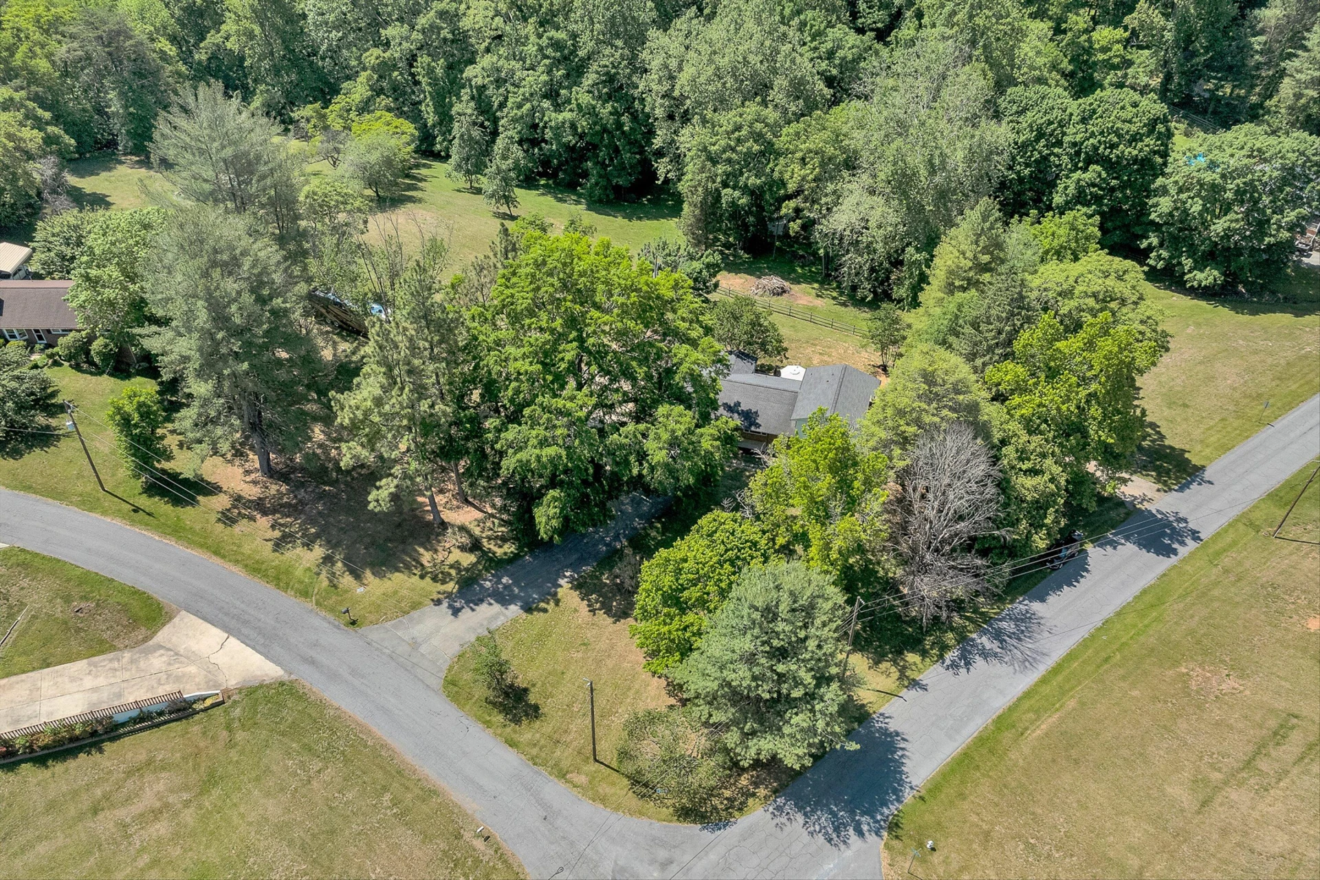 1410 Lakeridge CIR - Photo 59