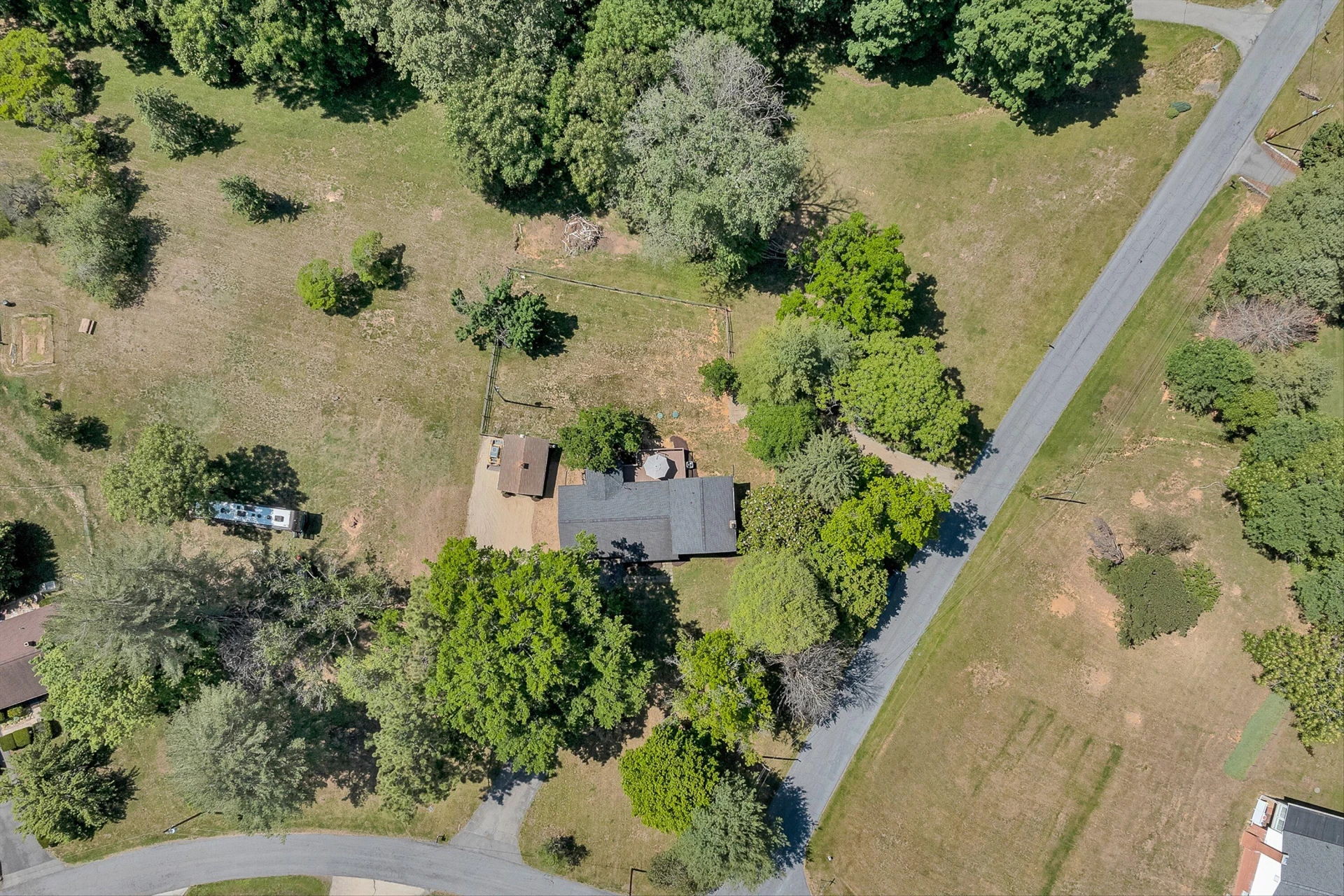 1410 Lakeridge CIR - Photo 63