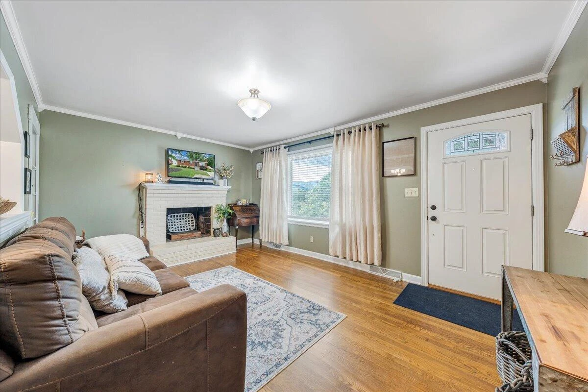 950 Palmer AVE - Photo 4
