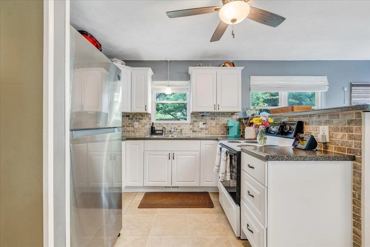 950 Palmer AVE - Photo 8