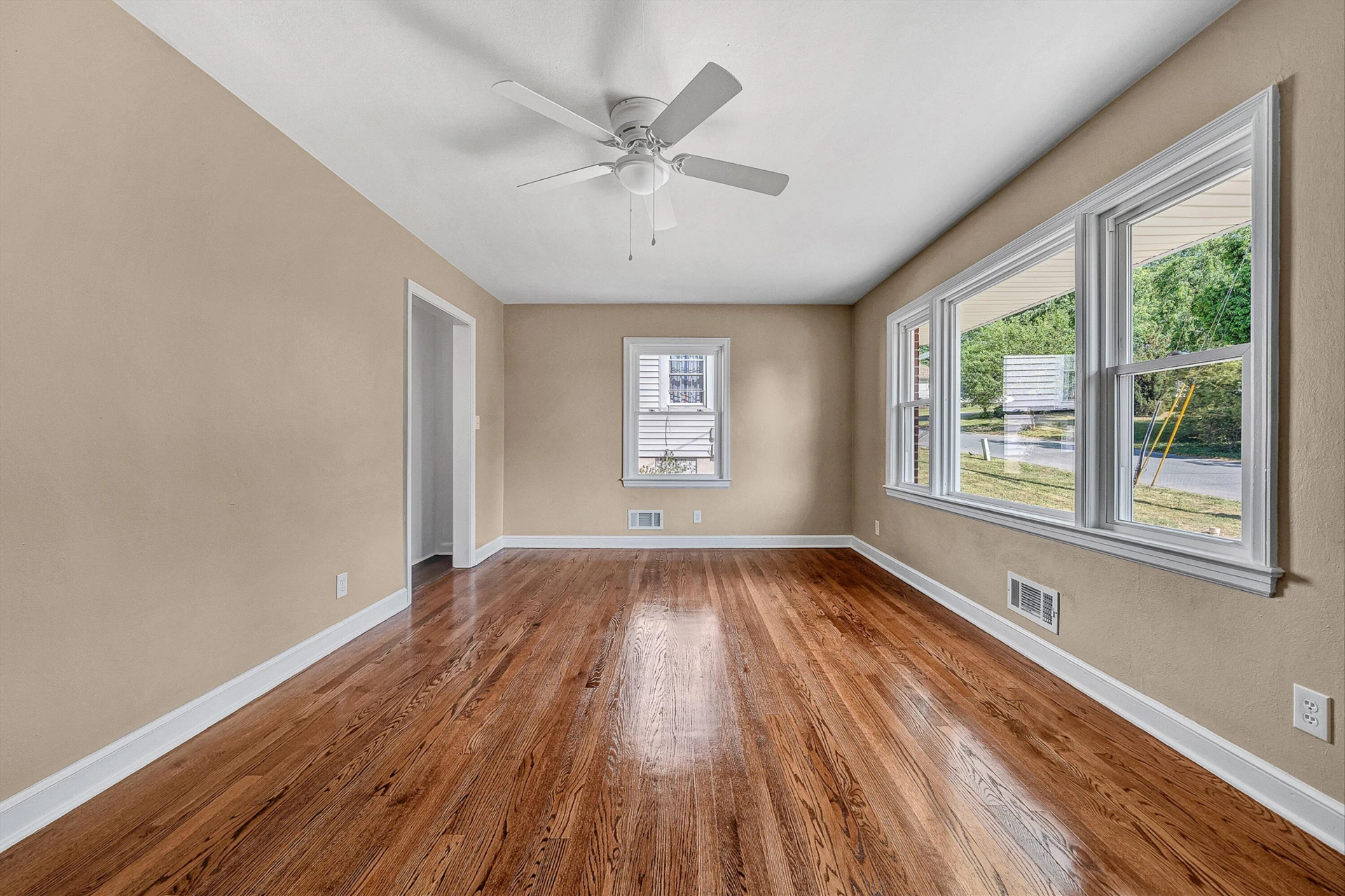 4133 Fielding AVE NW - Photo 5
