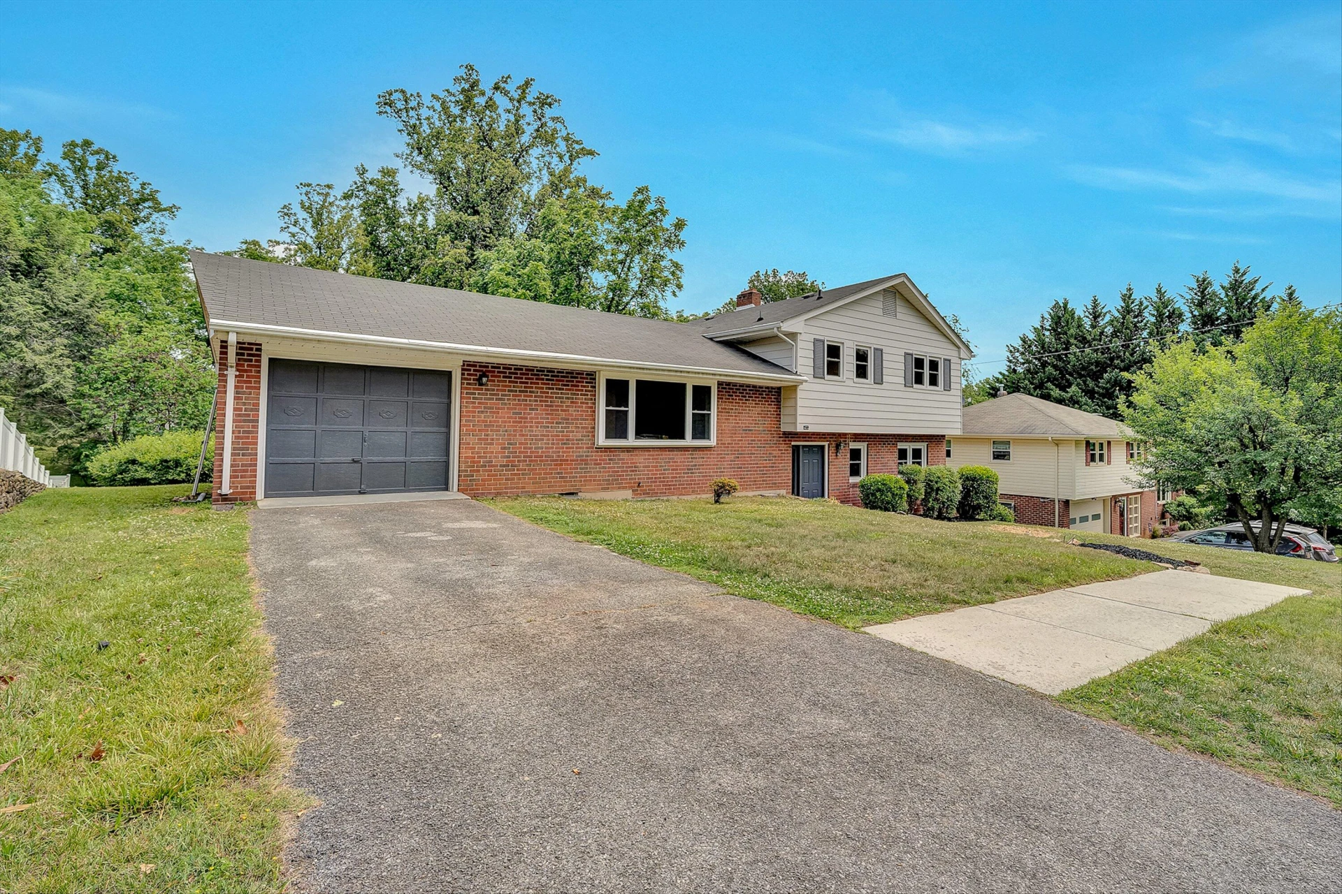 1121 Welch RD SW - Photo 3