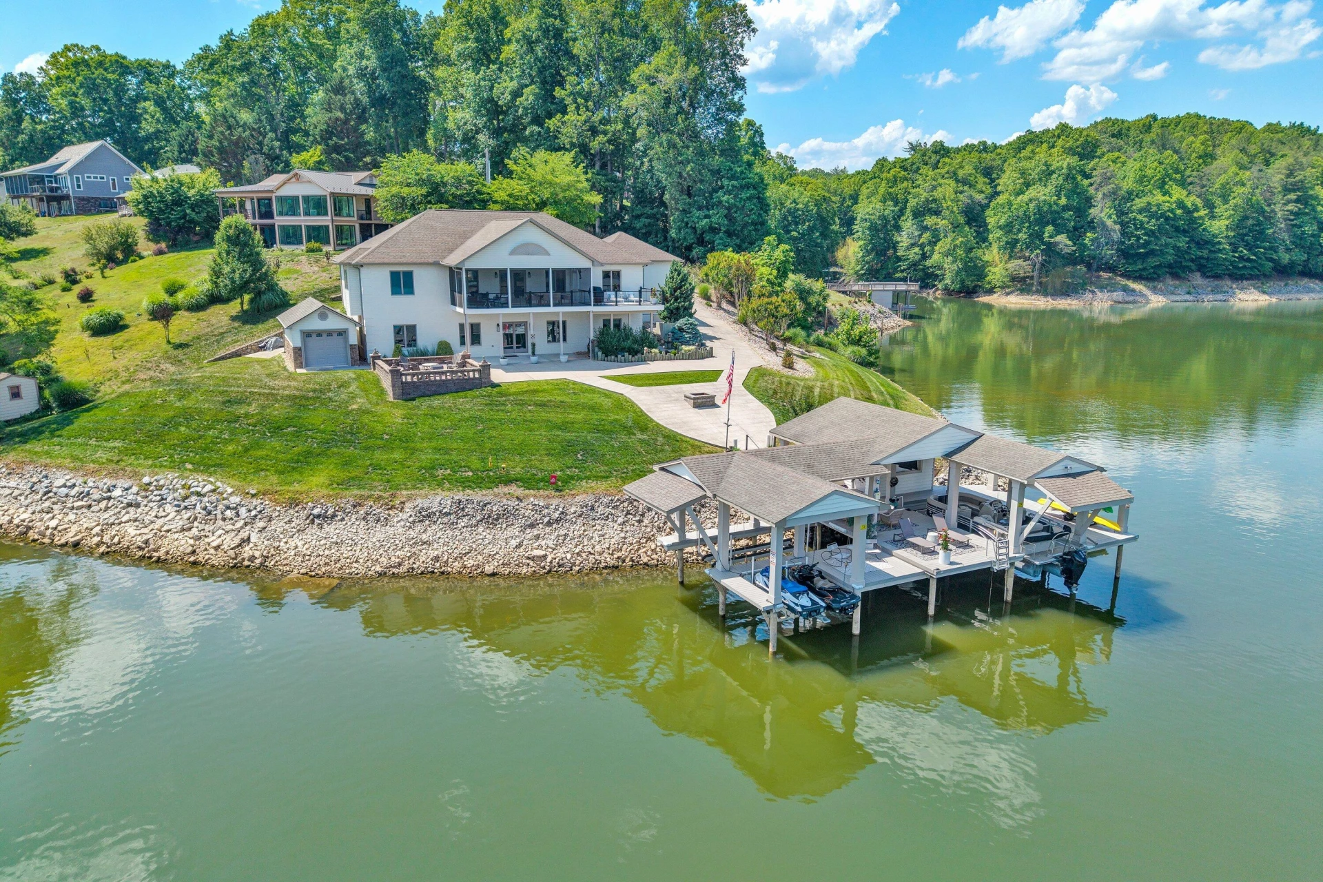 2245 Thomason LN