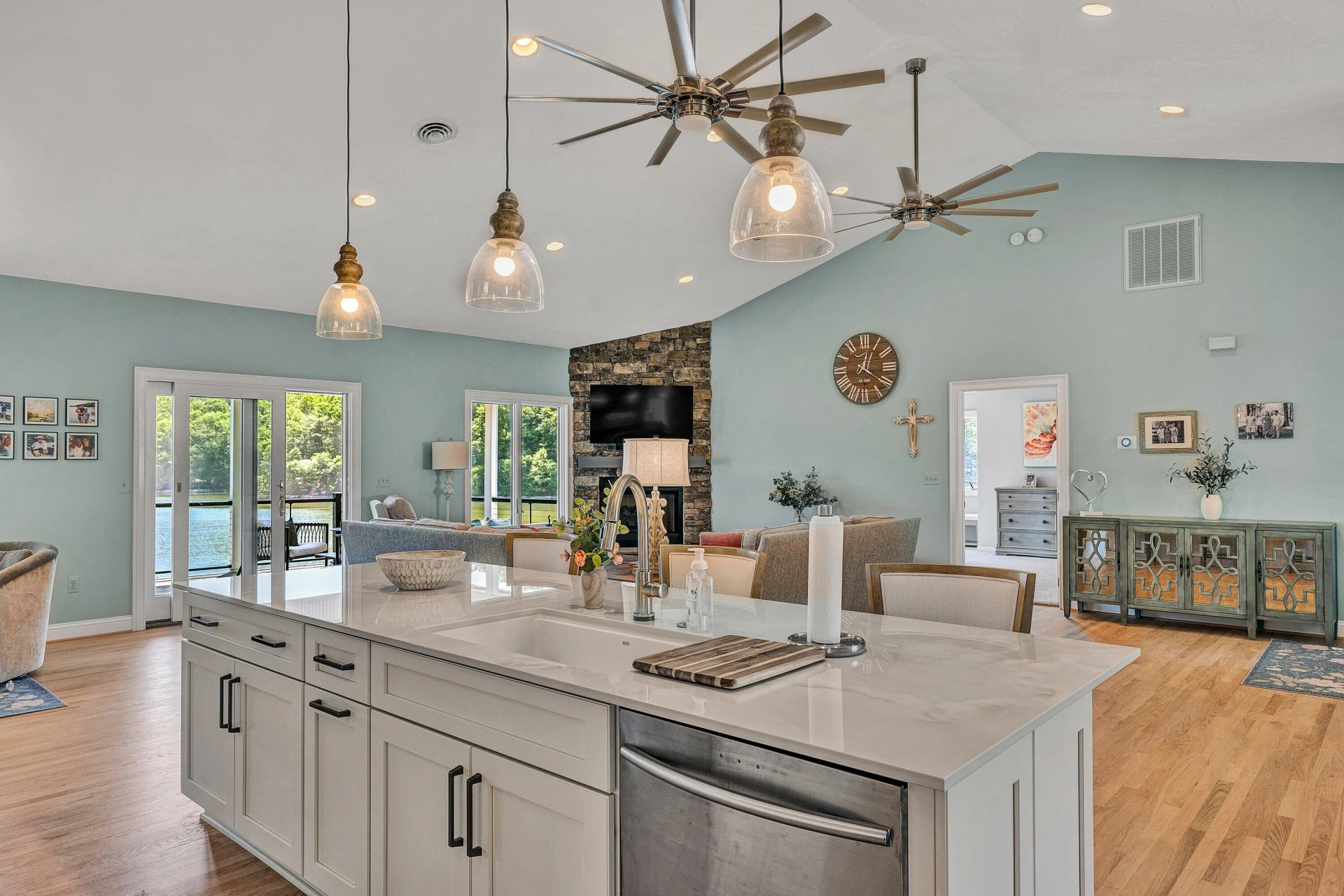 2245 Thomason LN - Photo 14