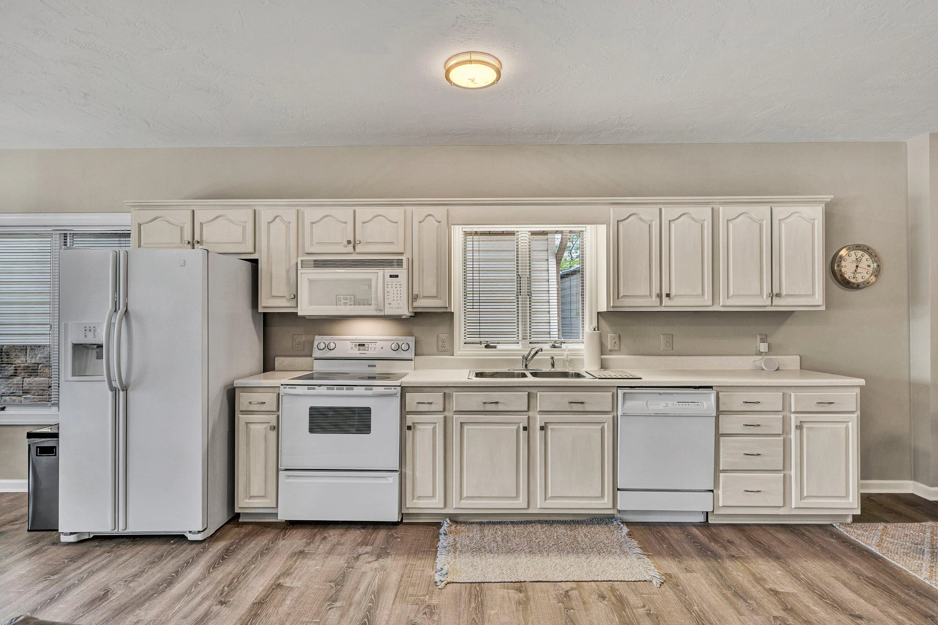 2245 Thomason LN - Photo 46