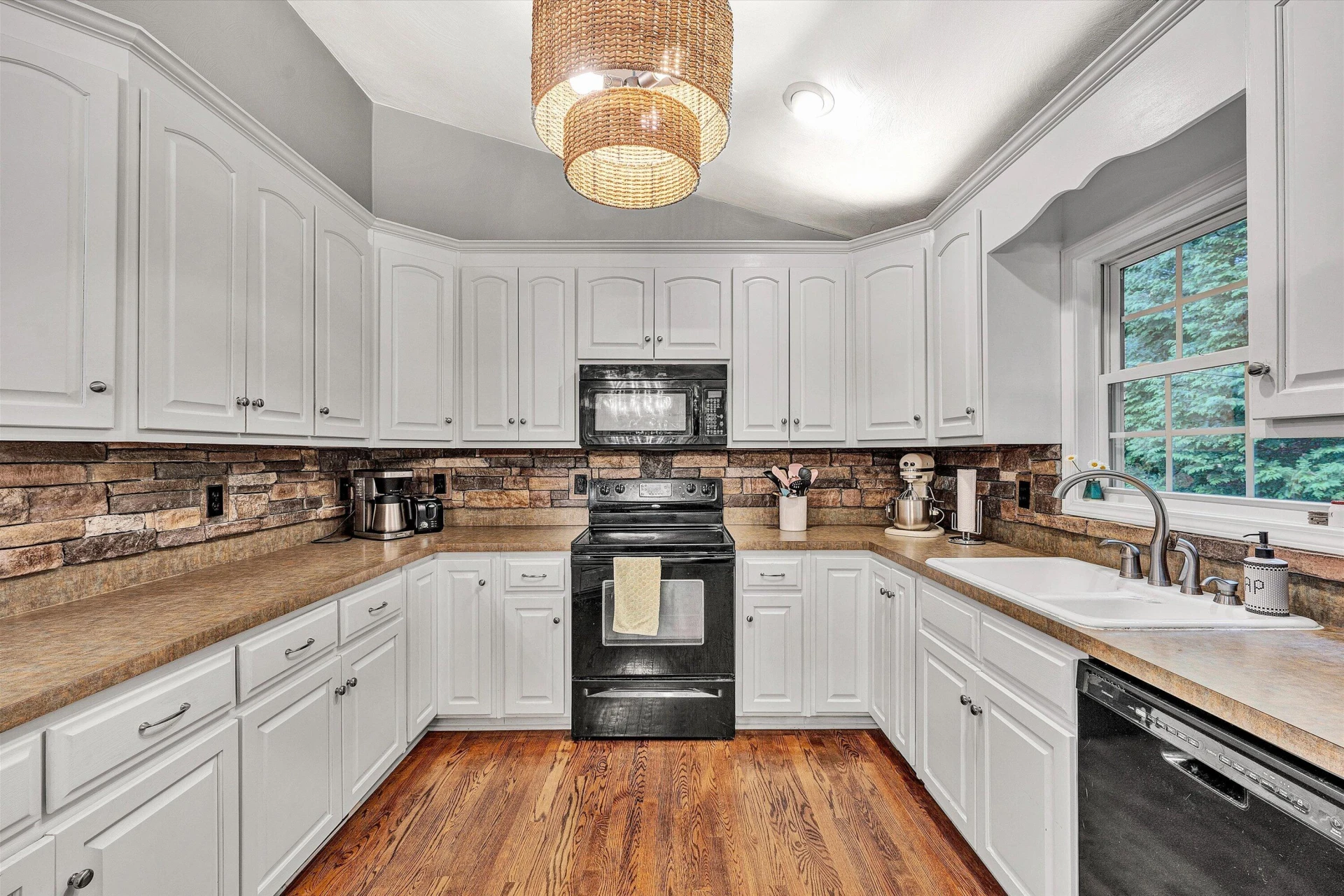 677 Deerfield RD - Photo 7