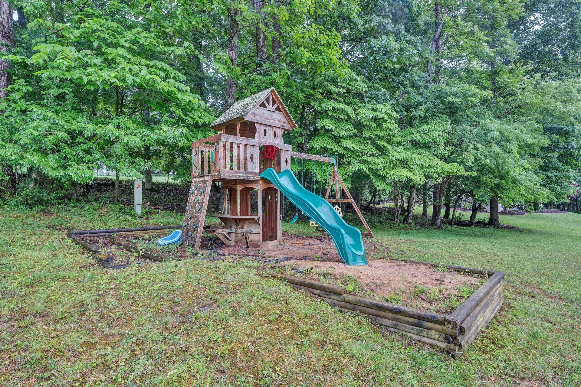 677 Deerfield RD - Photo 32