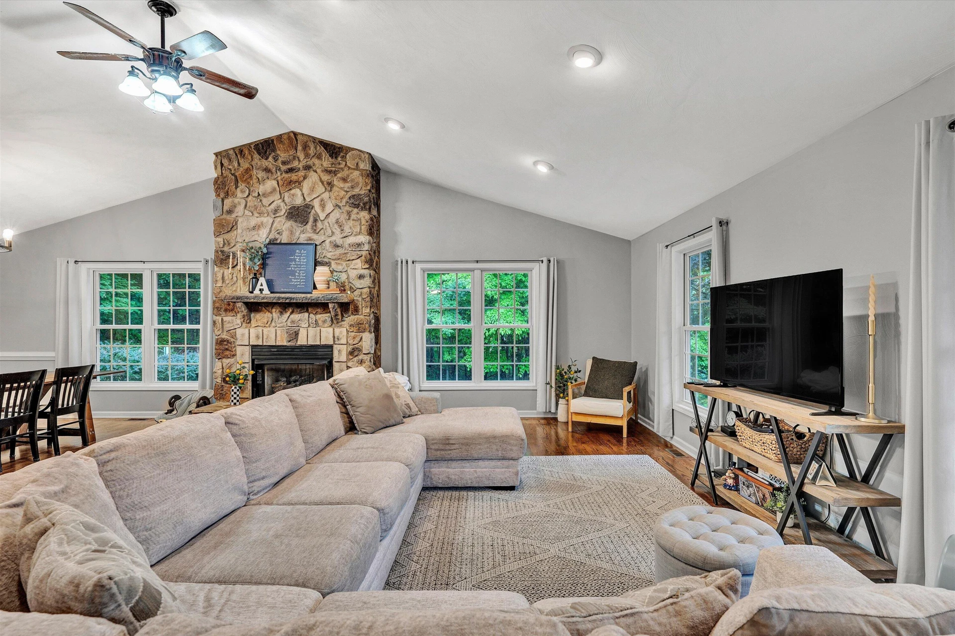 677 Deerfield RD - Photo 4
