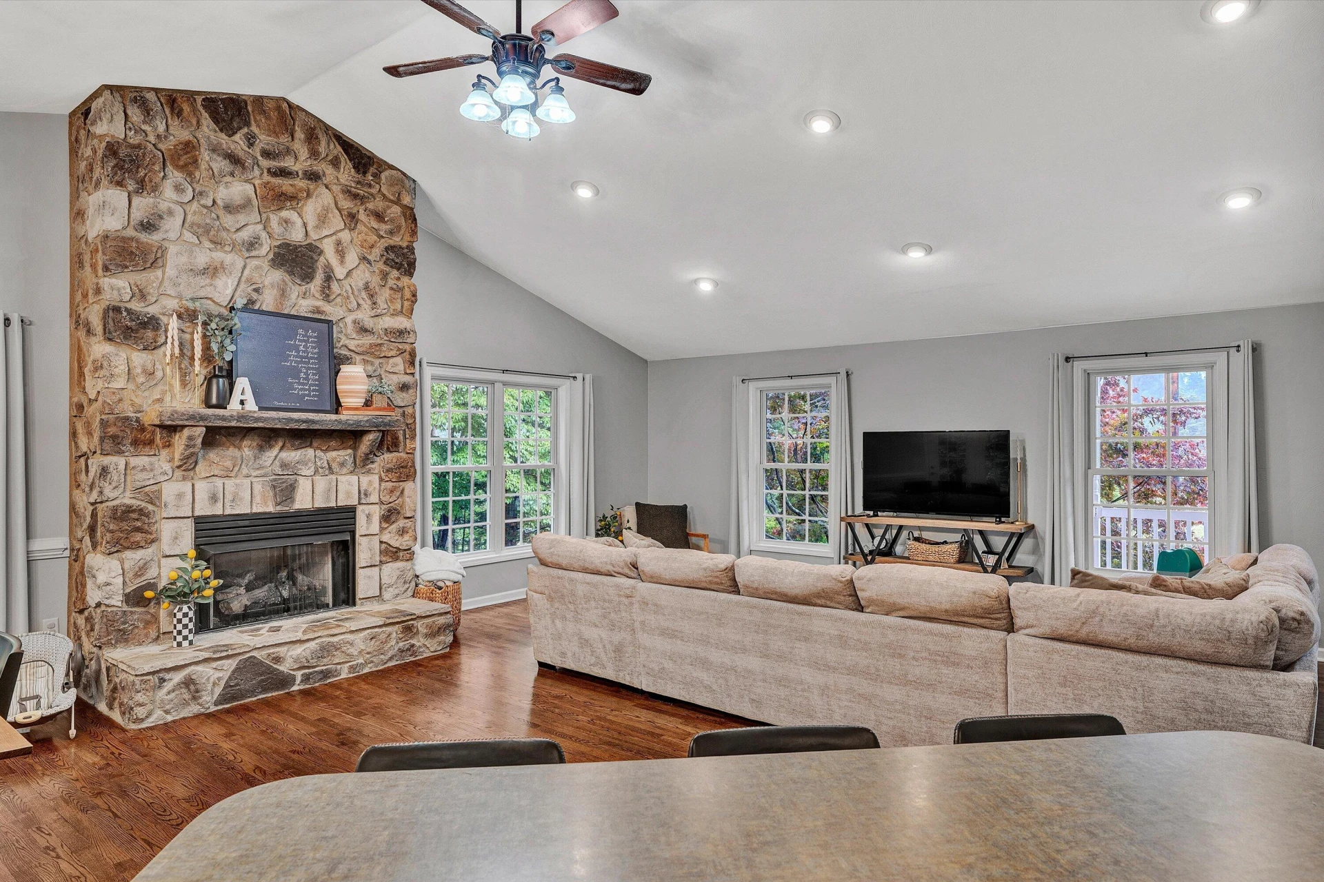 677 Deerfield RD - Photo 2