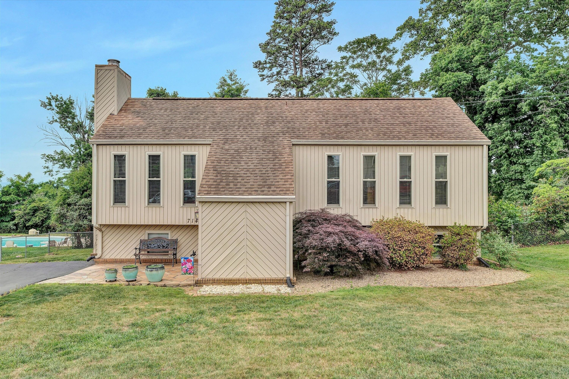 7144 Deerwood RD