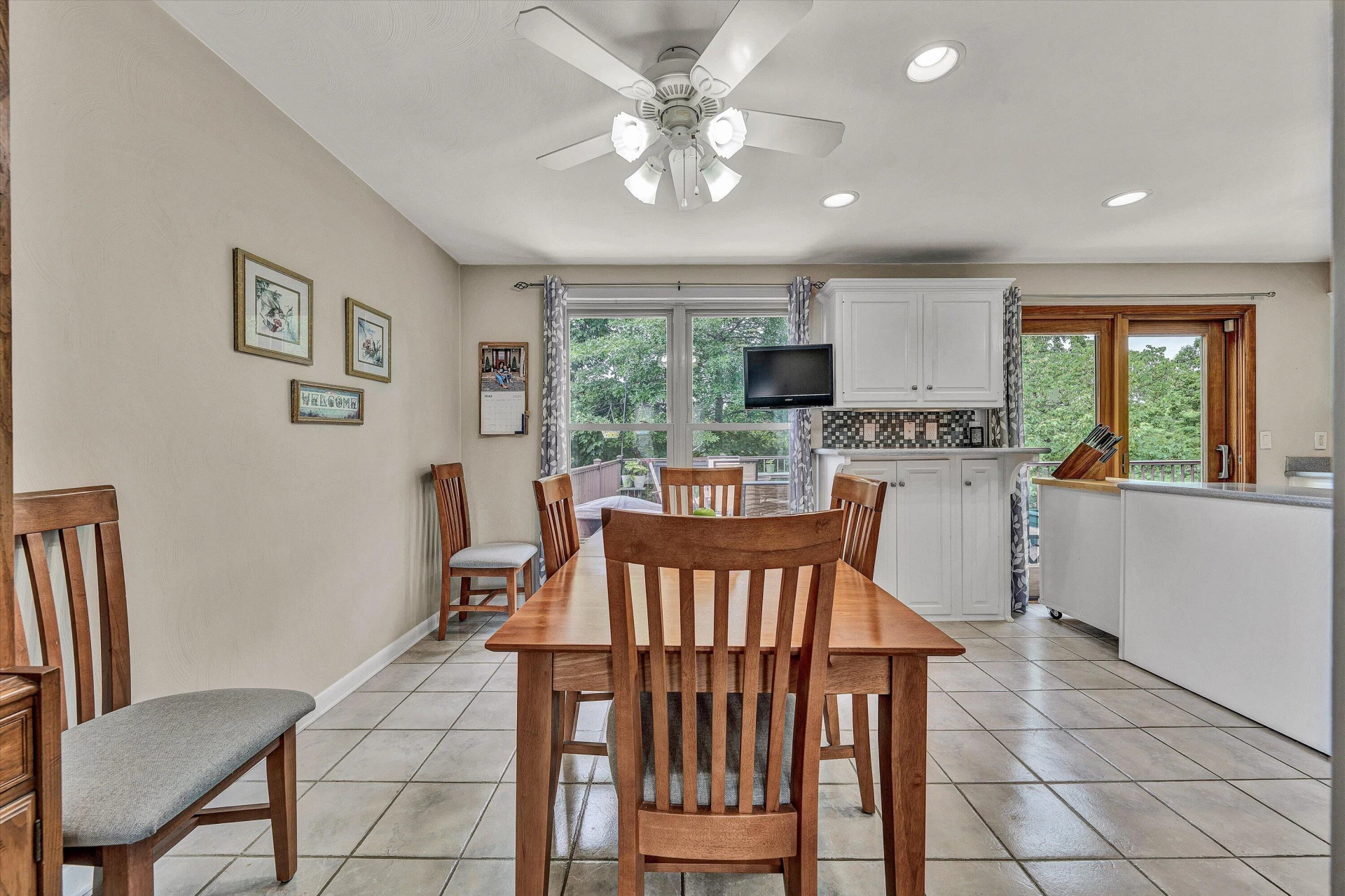 7144 Deerwood RD - Photo 10