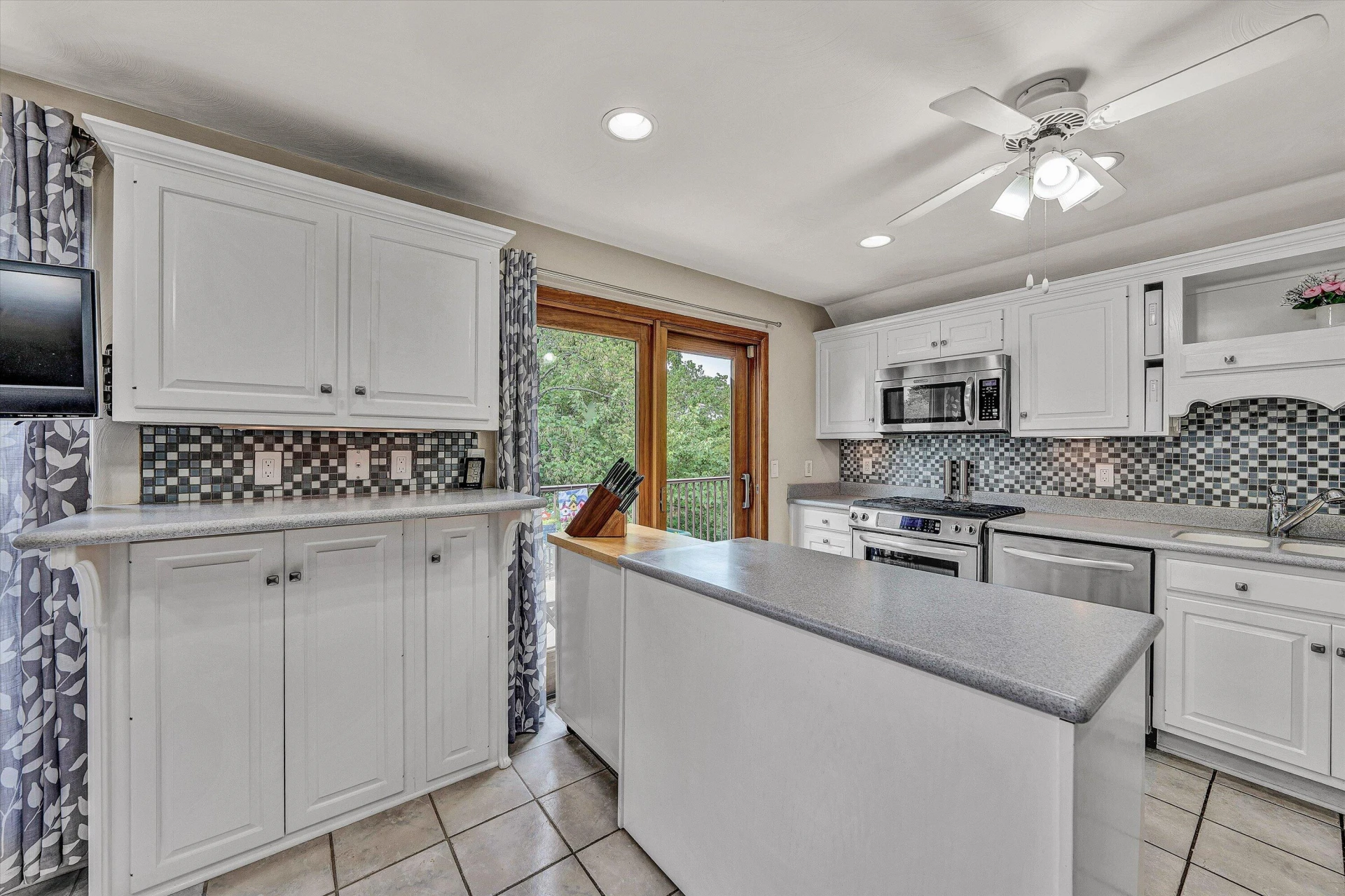 7144 Deerwood RD - Photo 13