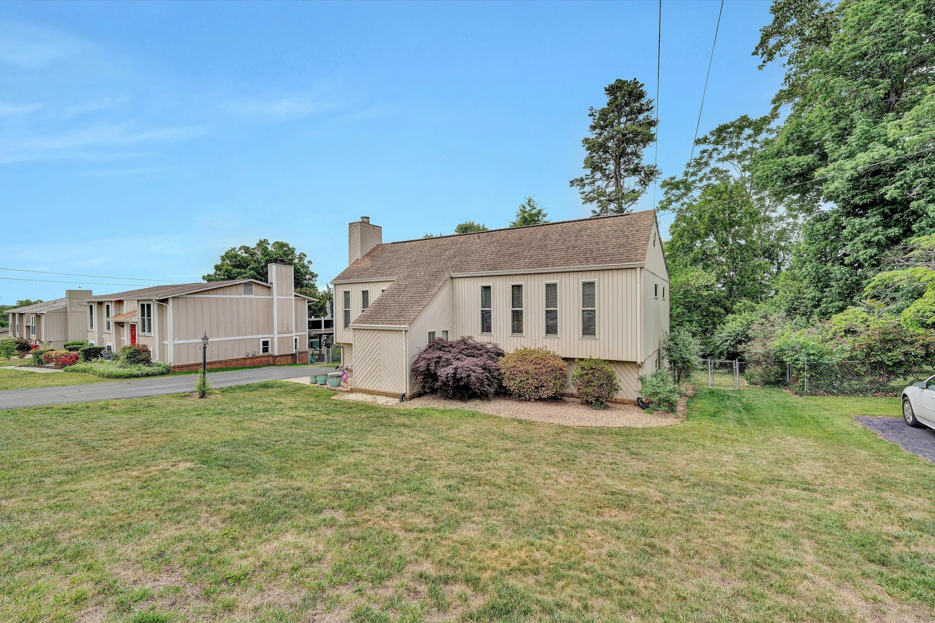 7144 Deerwood RD - Photo 2