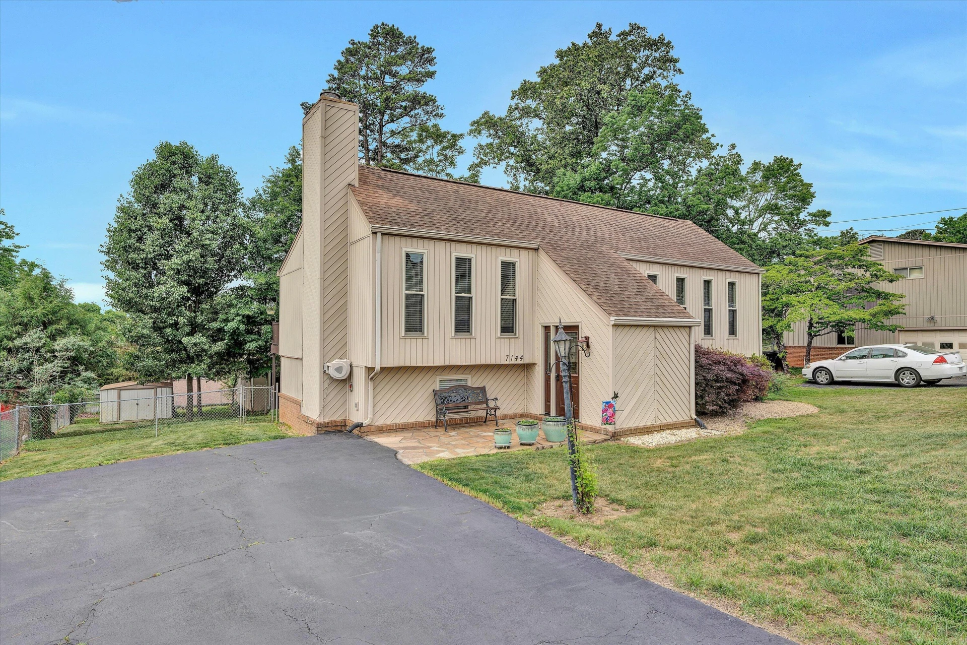 7144 Deerwood RD - Photo 3