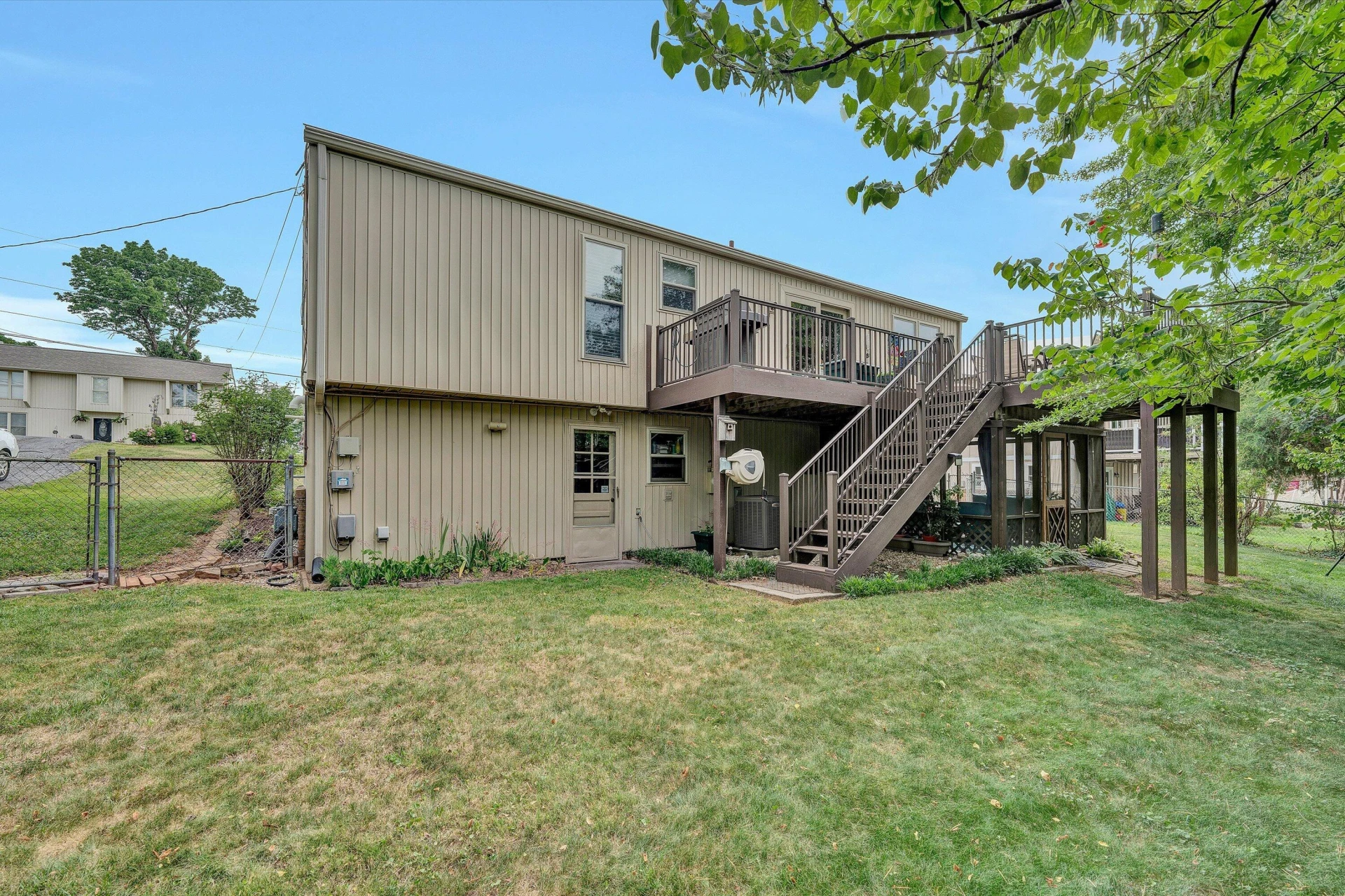 7144 Deerwood RD - Photo 37