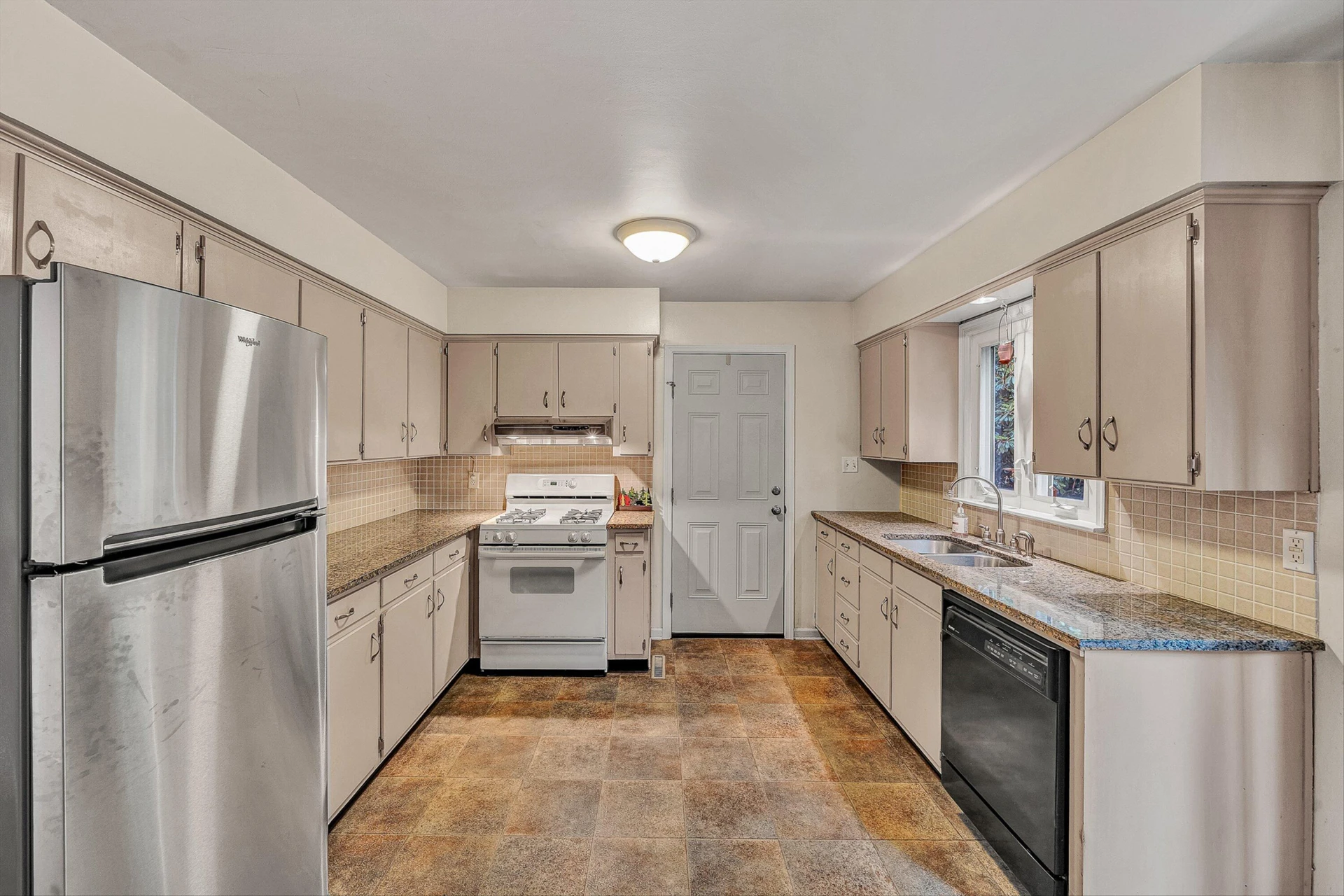 126 Sawyer DR - Photo 12