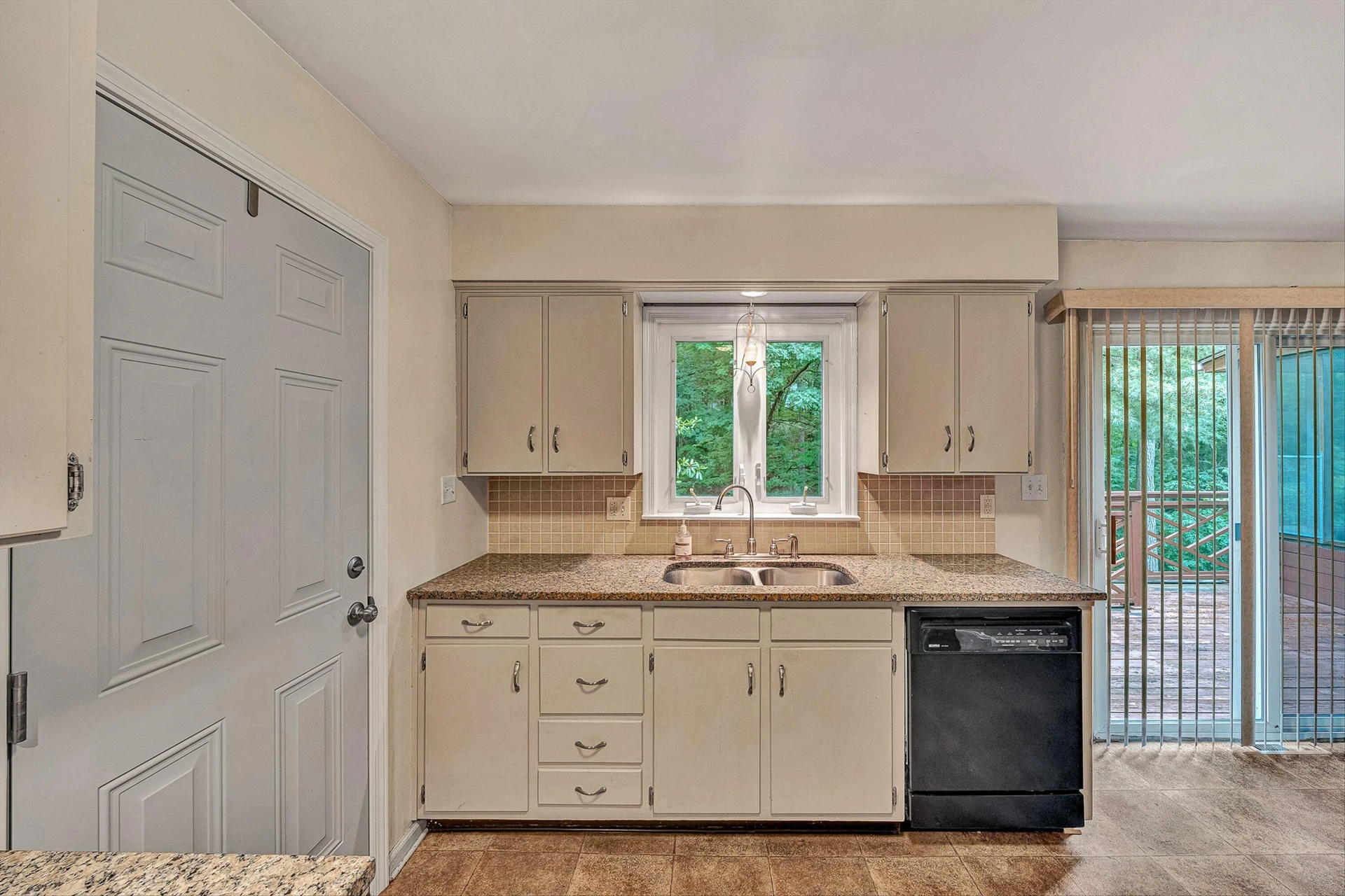 126 Sawyer DR - Photo 14