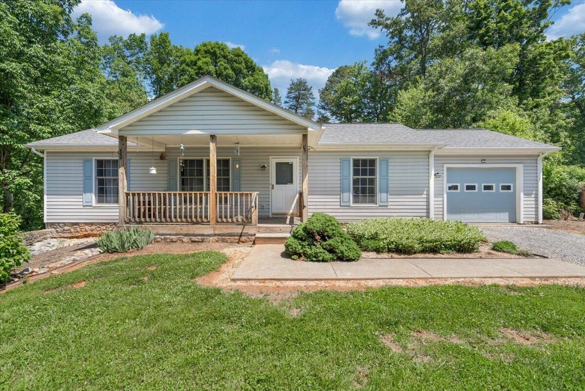1124 Homeplace RD - Photo 2