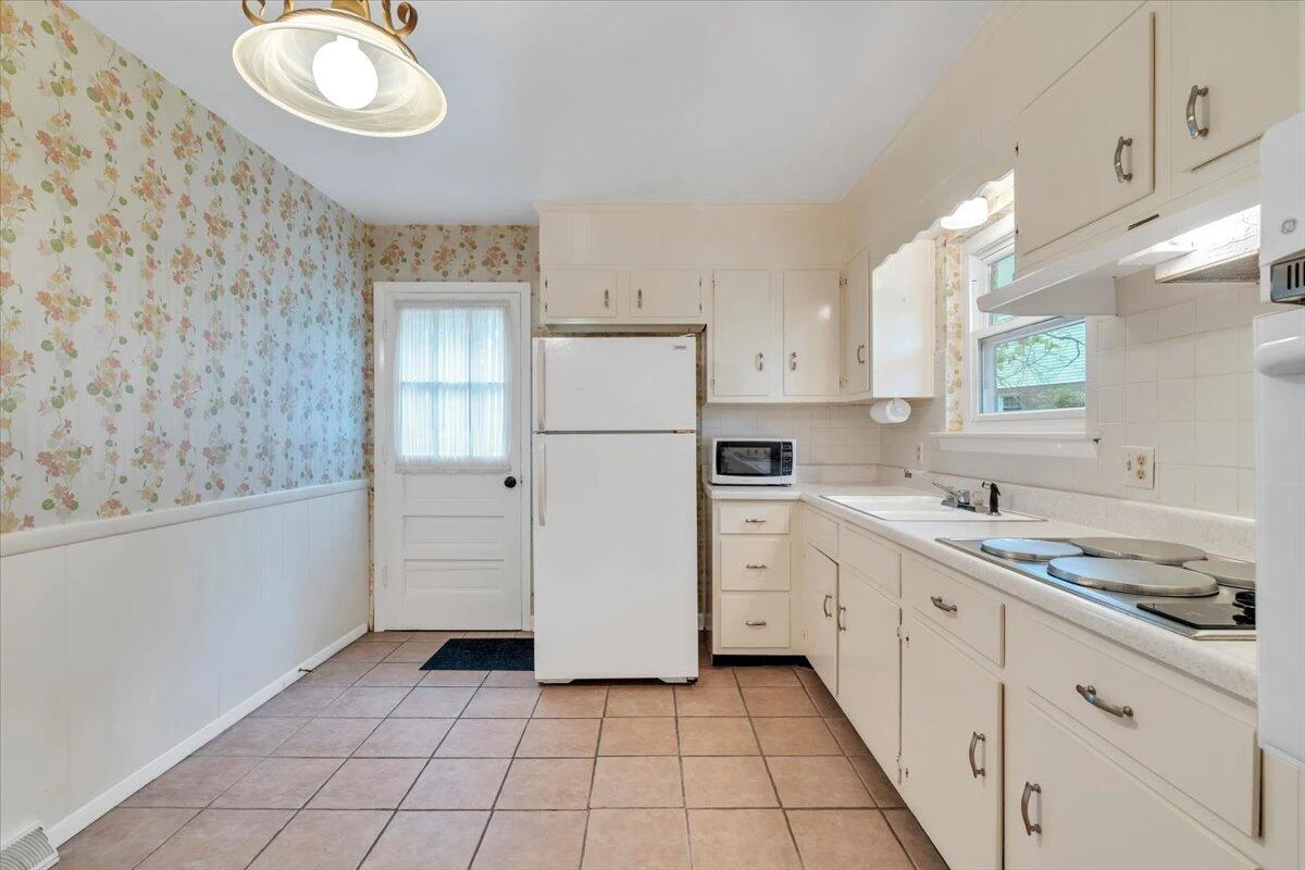 2747 Embassy DR - Photo 10