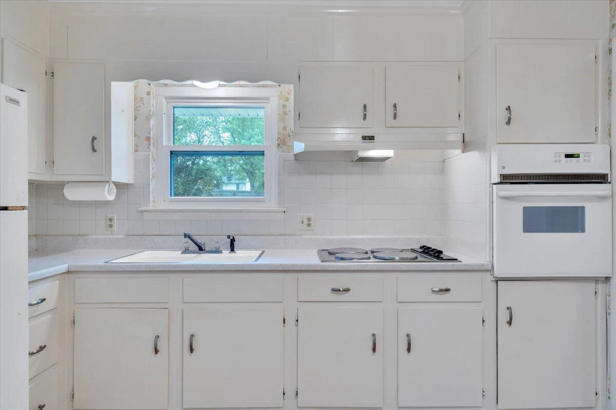 2747 Embassy DR - Photo 11