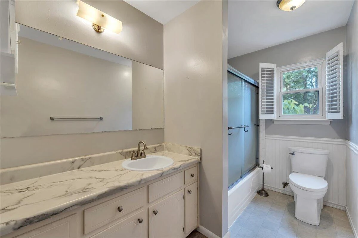 2747 Embassy DR - Photo 19