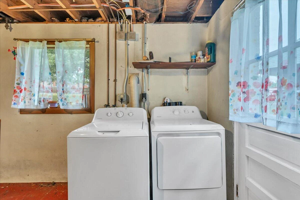 2747 Embassy DR - Photo 28