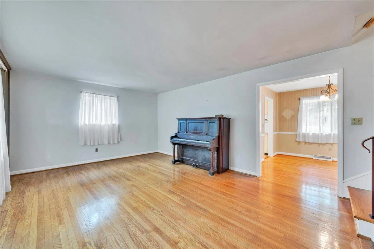 2747 Embassy DR - Photo 3