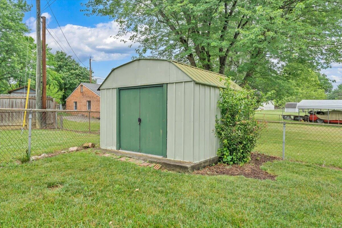 2747 Embassy DR - Photo 30