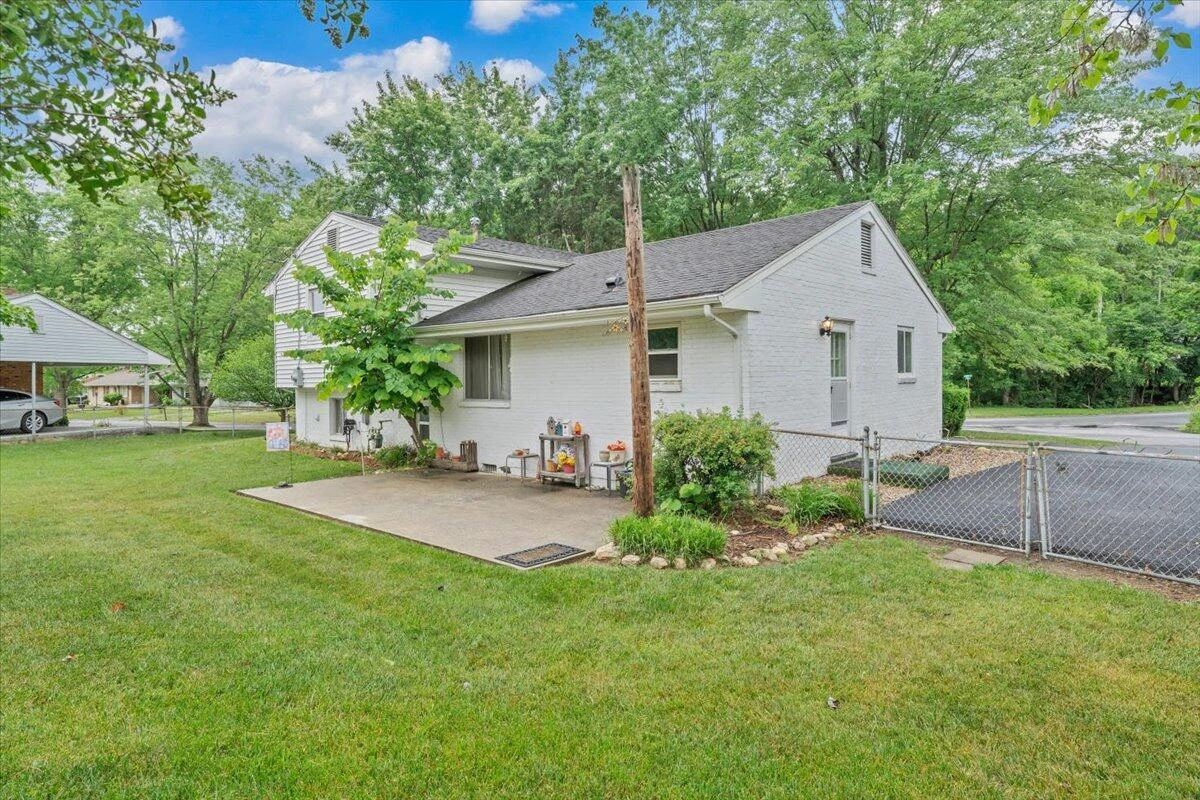 2747 Embassy DR - Photo 33